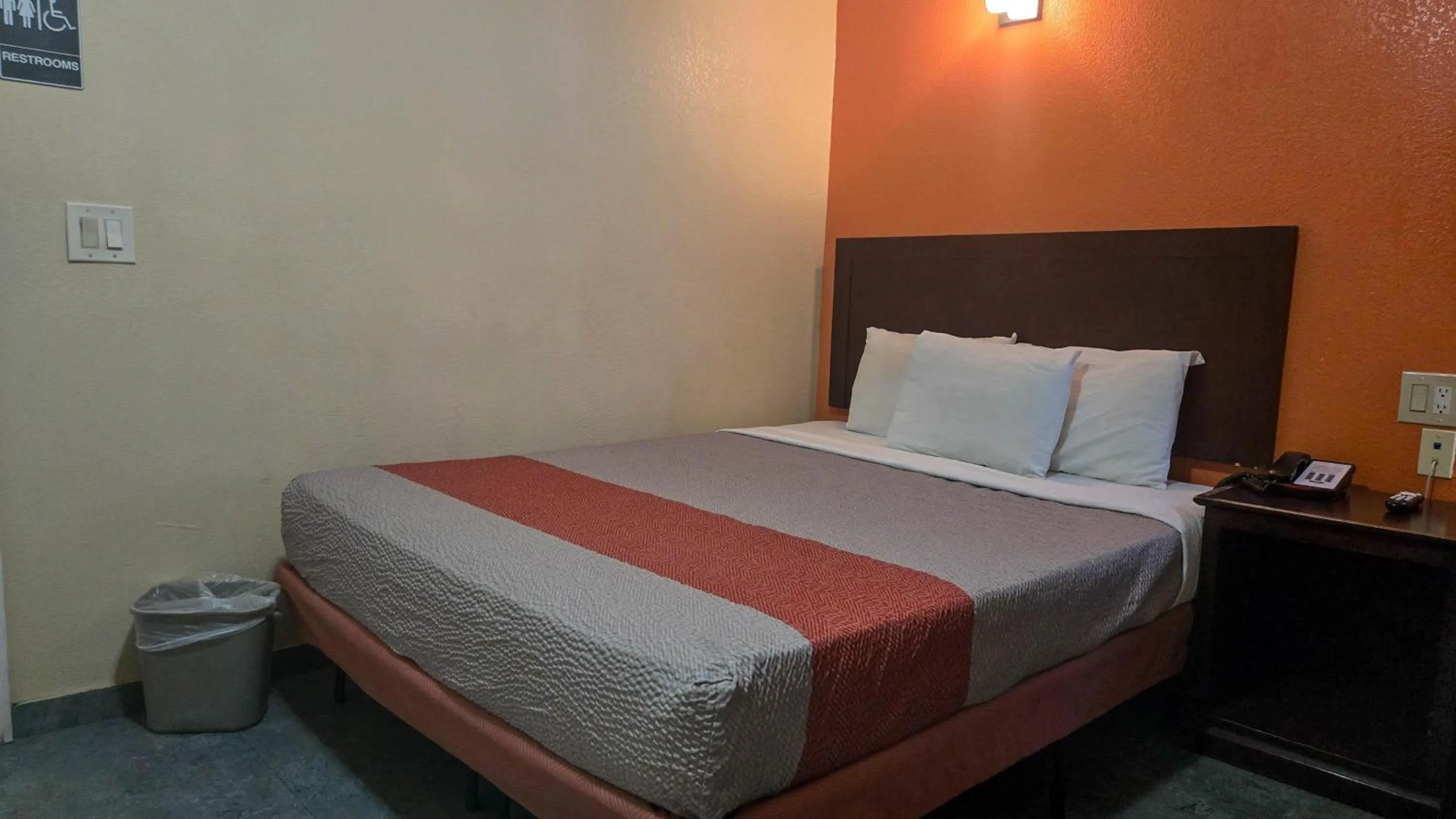 Bedroom, Bed in Motel 6-Blythe, CA - South