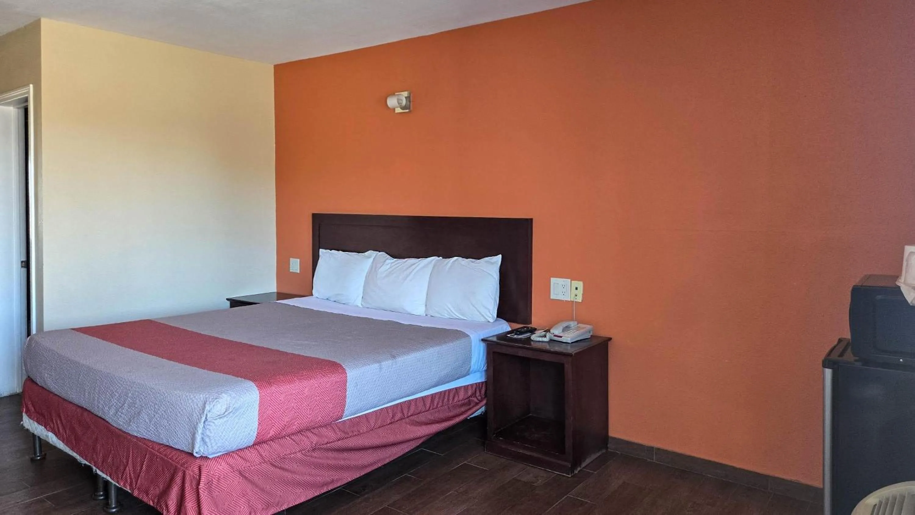 Bedroom, Bed in Motel 6-Blythe, CA - South