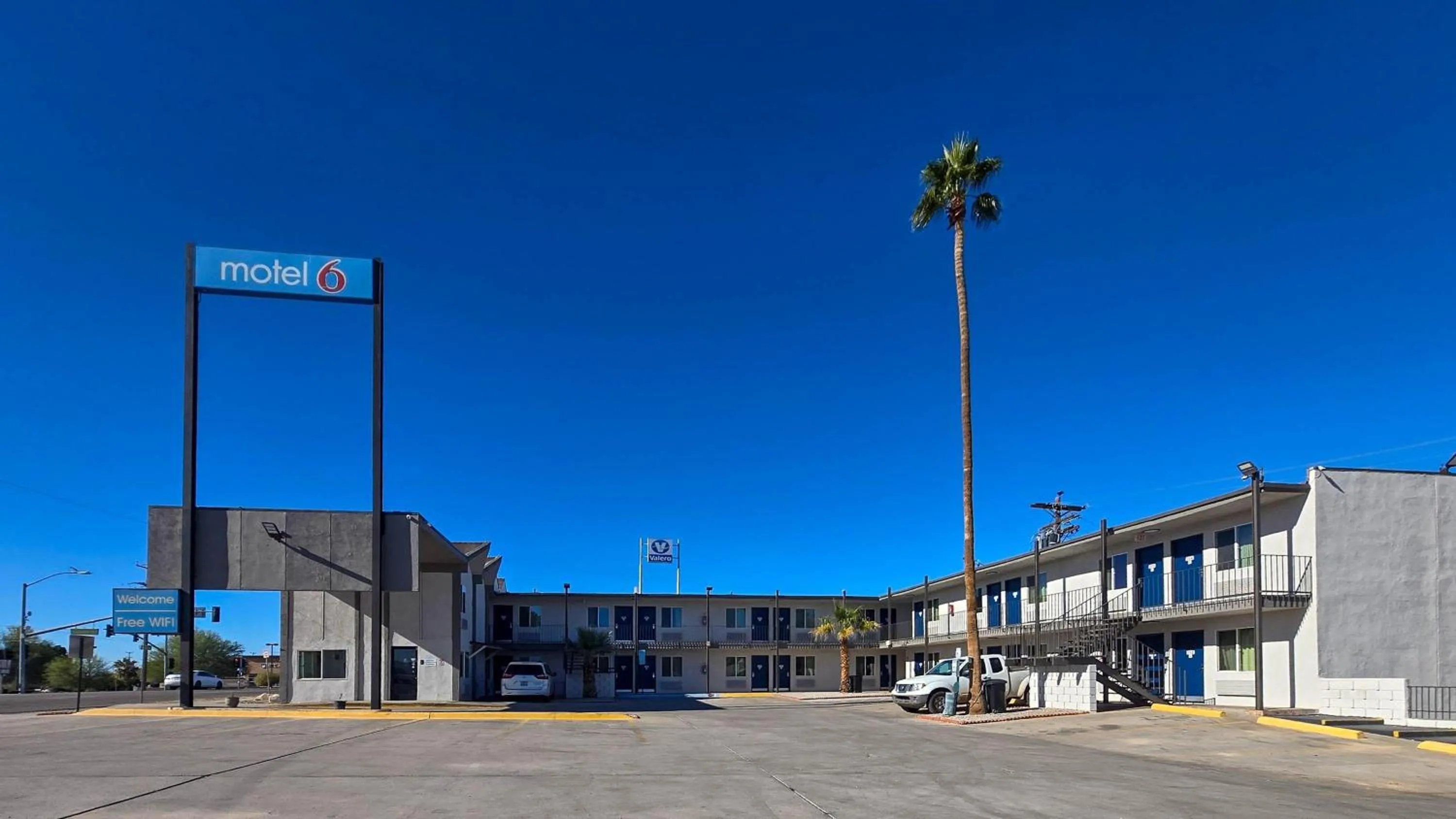 Property building in Motel 6-Blythe, CA - South