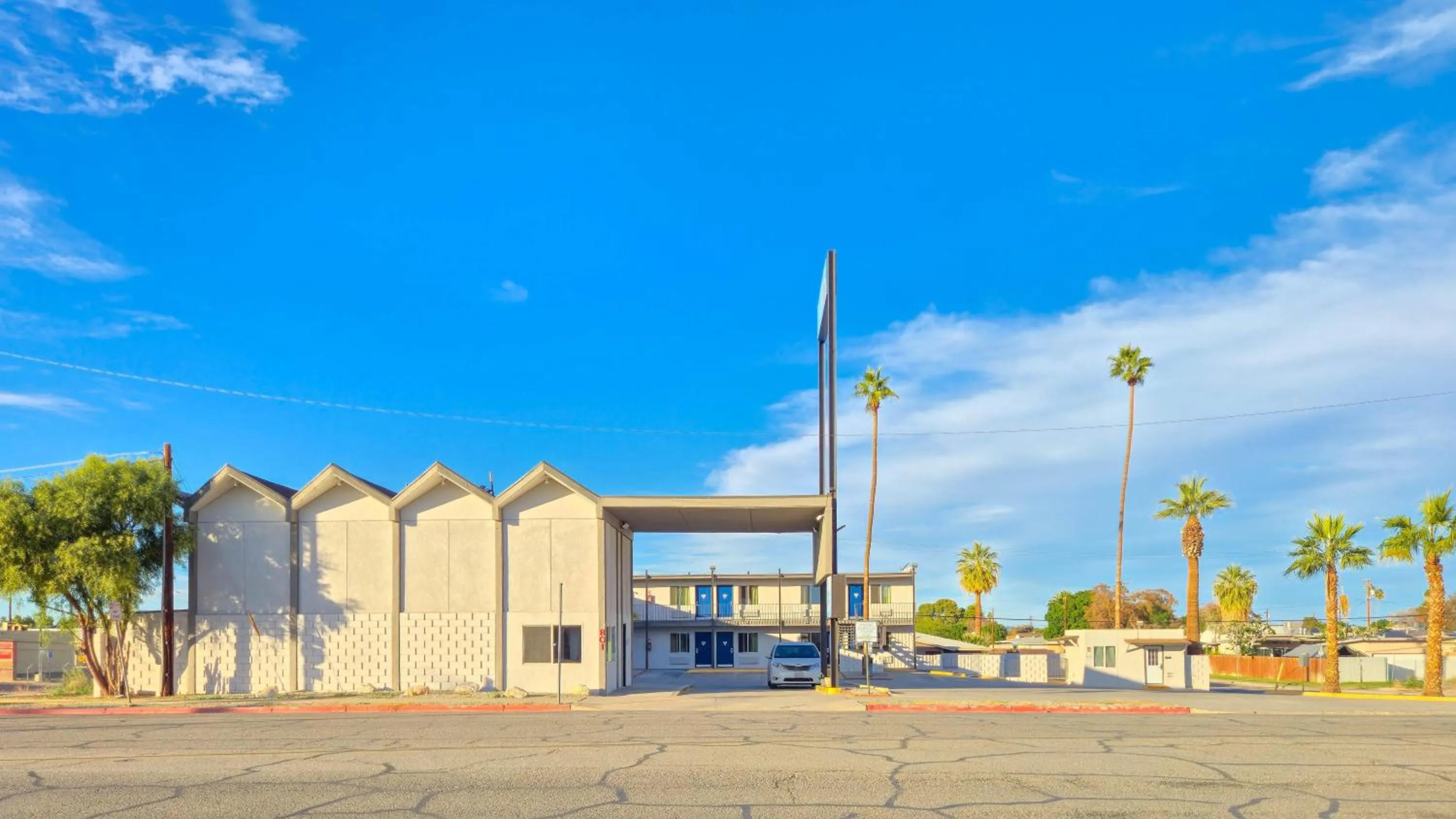 Property building in Motel 6-Blythe, CA - South