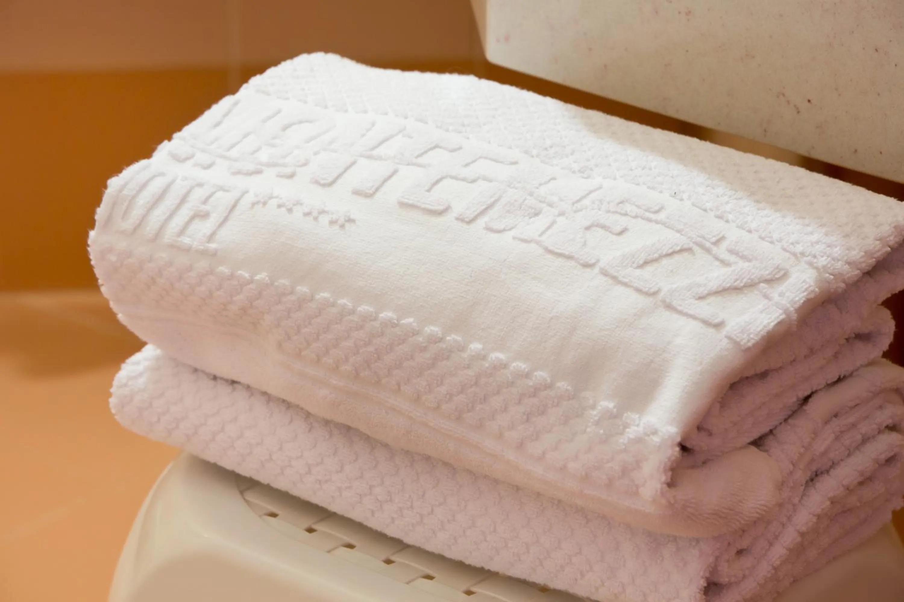 Bathroom, Bed in Hotel Montemezzi