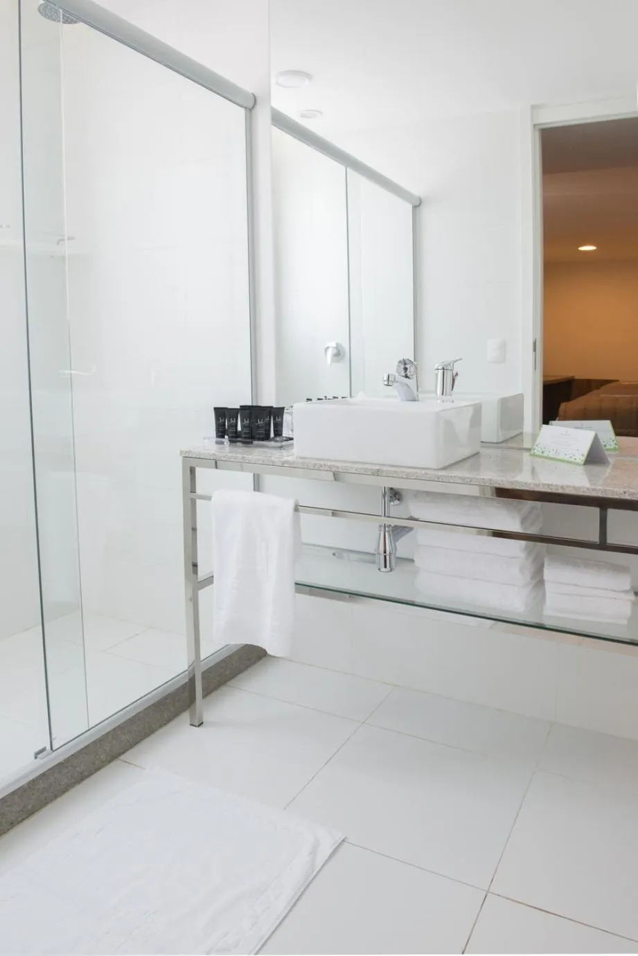 Bathroom in H Niteroi Hotel