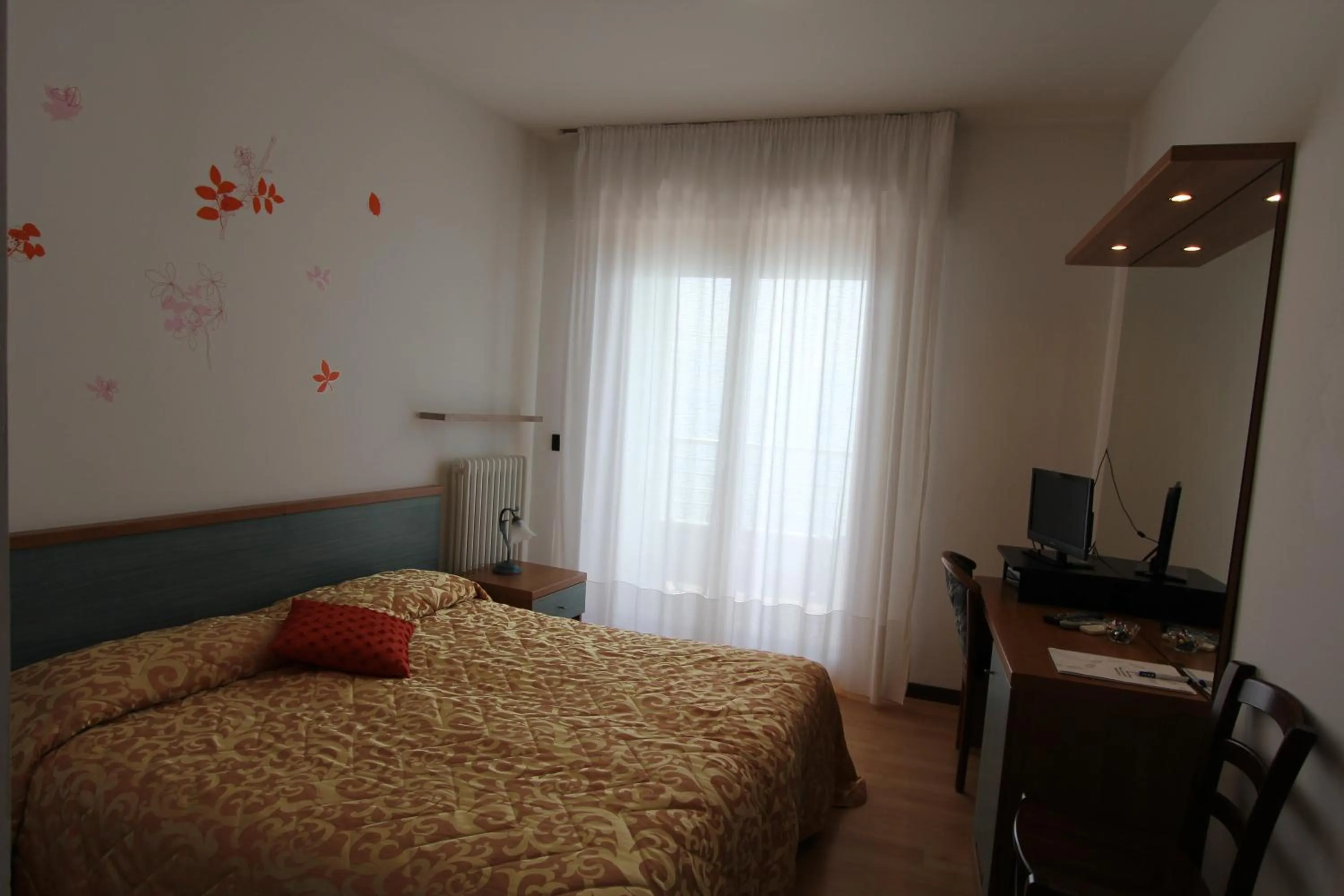 Shower, Bed in Hotel Marea