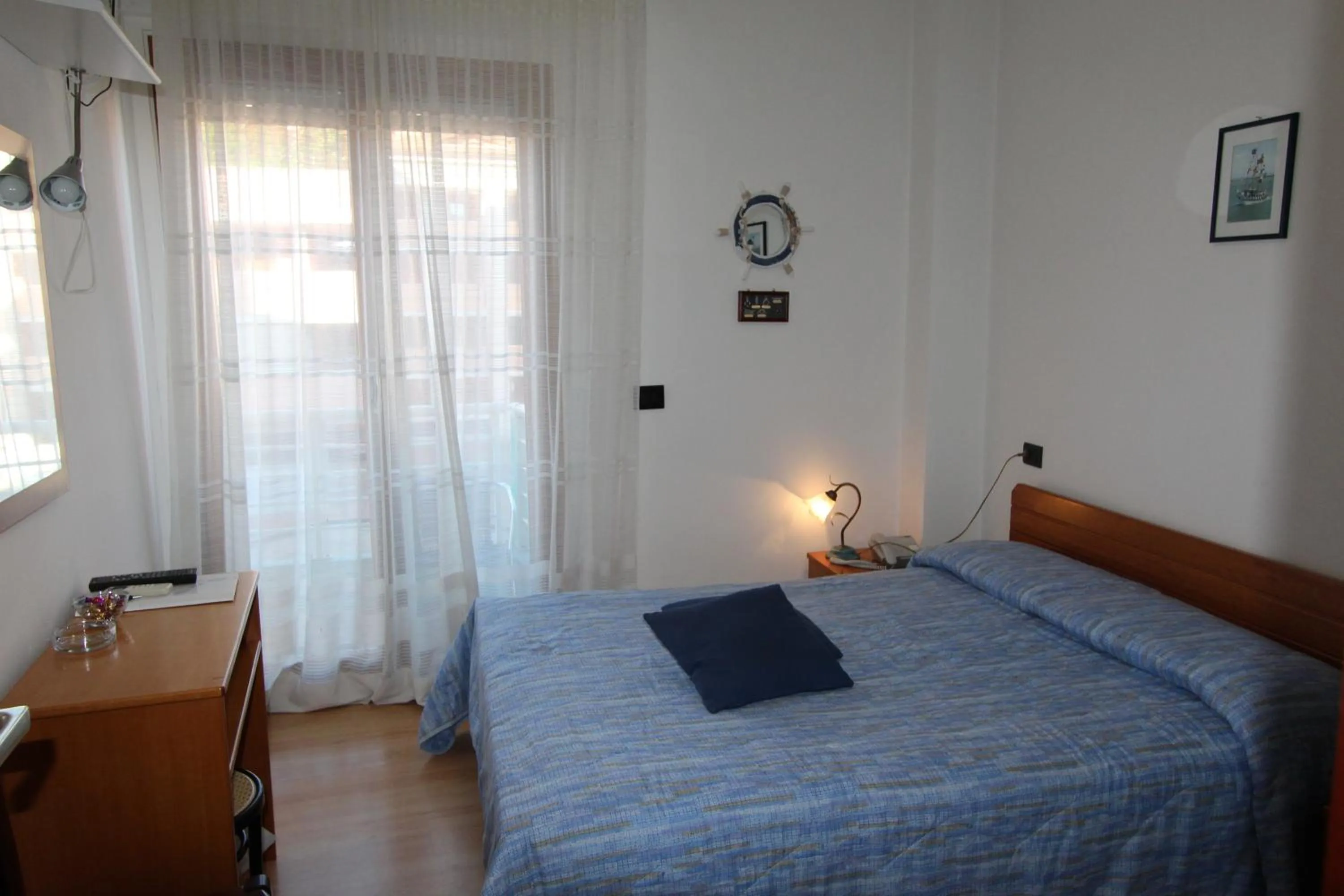 Shower, Bed in Hotel Marea