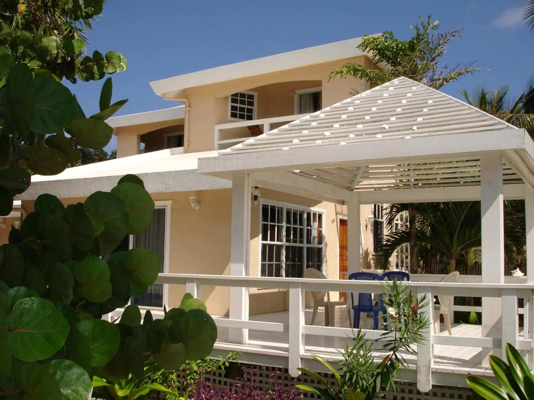 Property building in Paradise Beach Hotel & Resort
