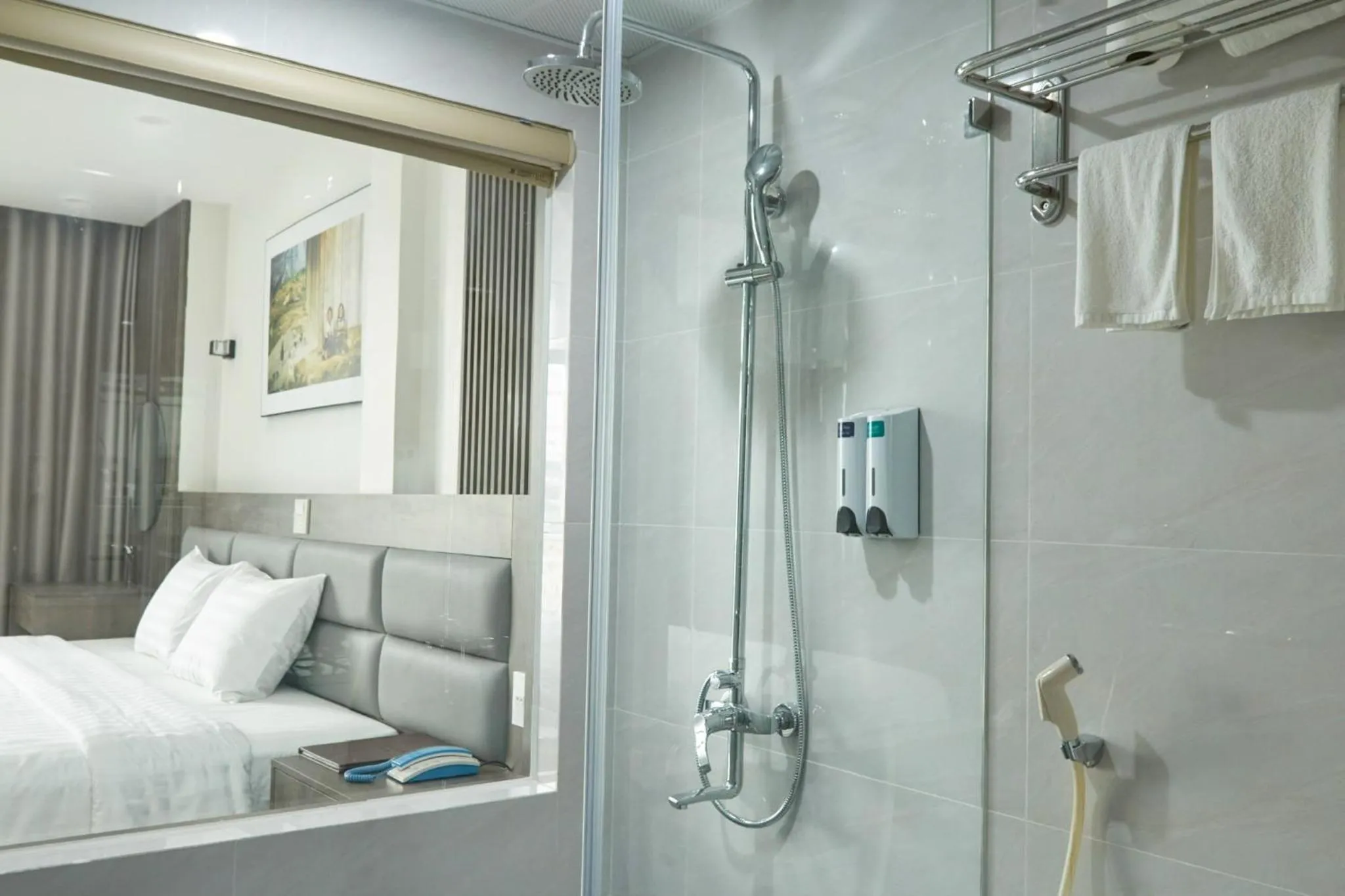 Shower, Bed in Van Nam Hotel