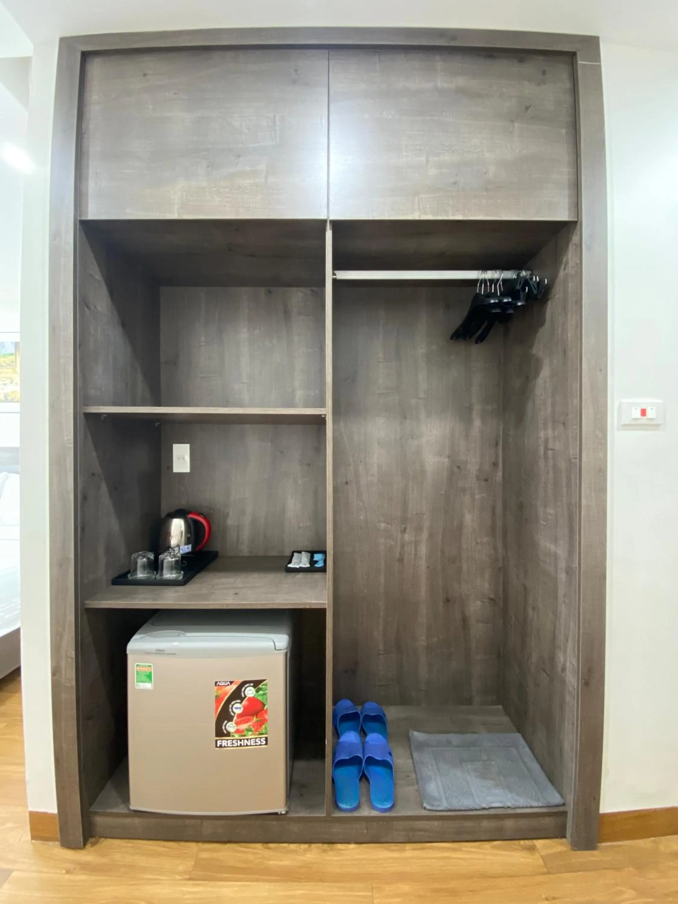 wardrobe in Van Nam Hotel