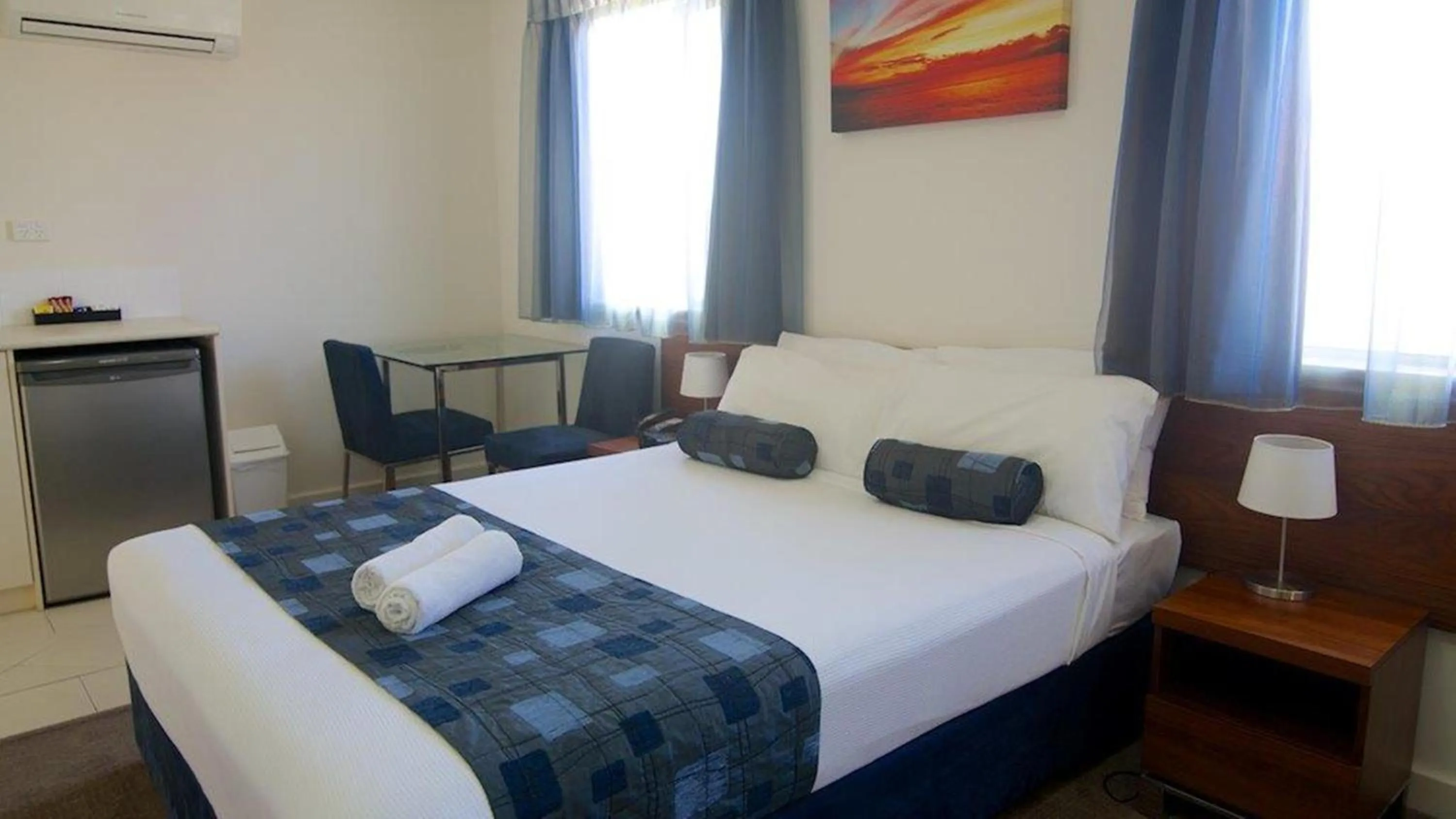 Photo of the whole room, Bed in Pinnacles Edge Resort