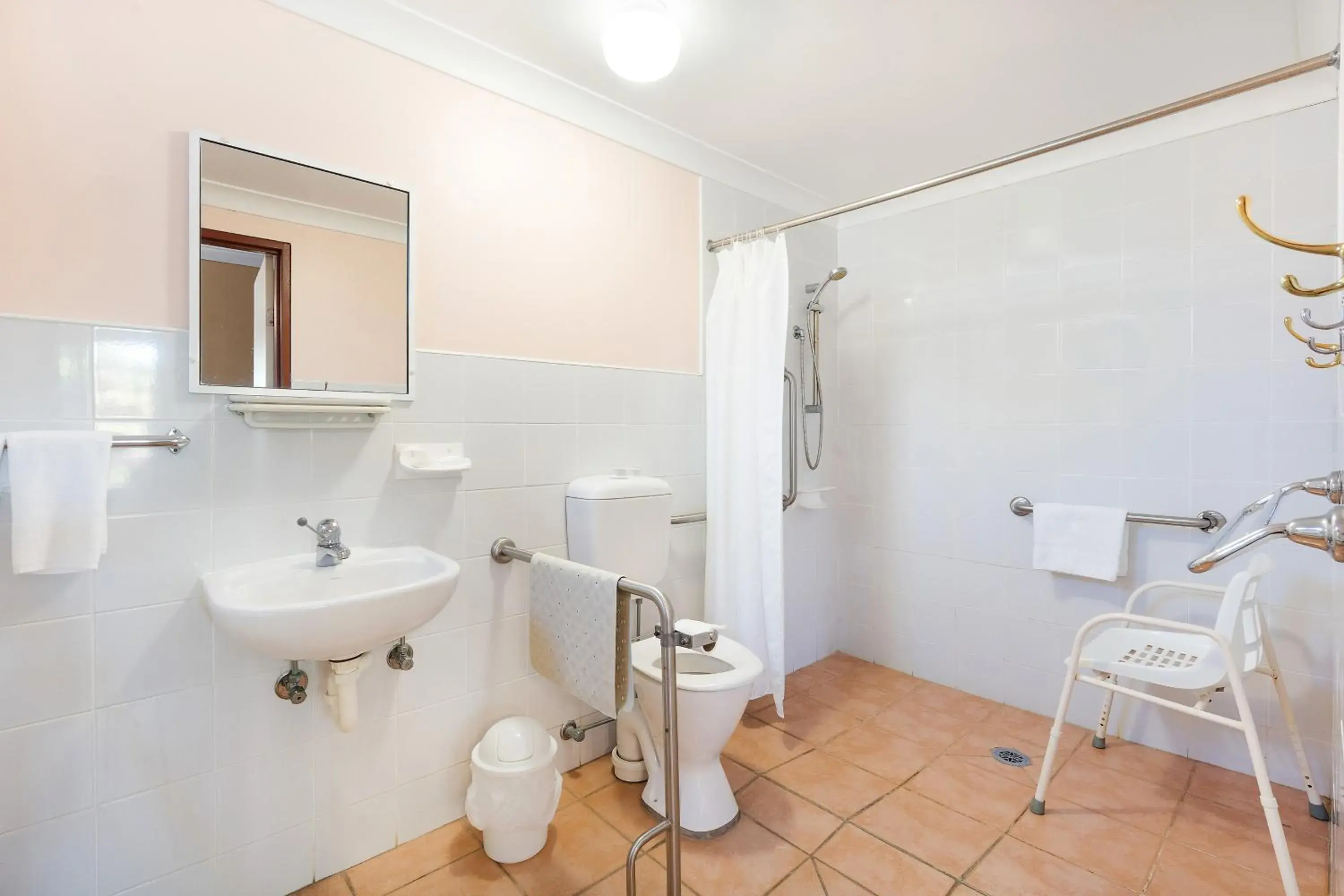 Family Room - Disability Access in SureStay Hotel by Best Western, New Inn Richmond Family Room - Disability Access in SureStay Hotel by Best Western, New Inn Richmond