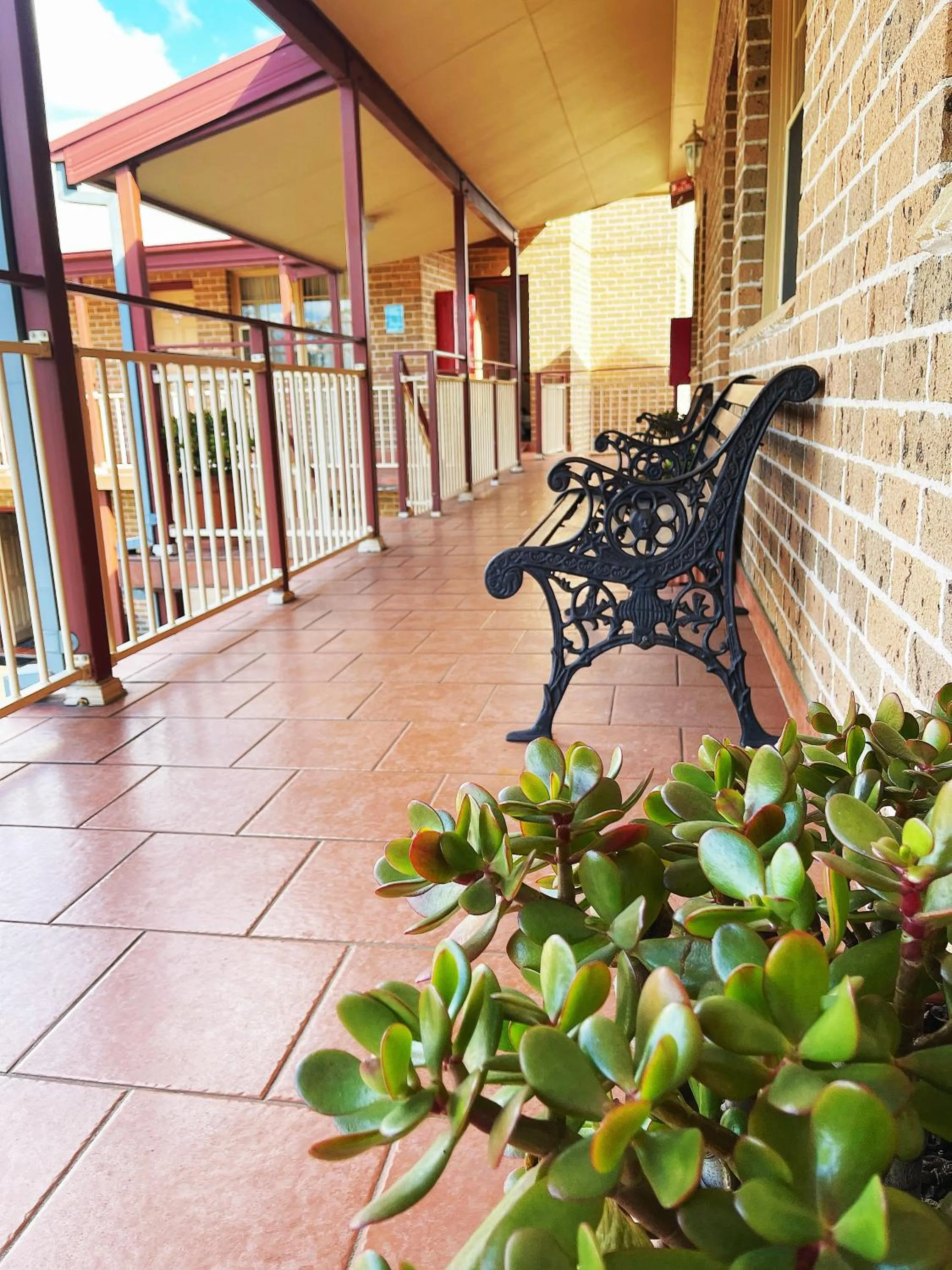 Balcony/Terrace in SureStay Hotel by Best Western, New Inn Richmond