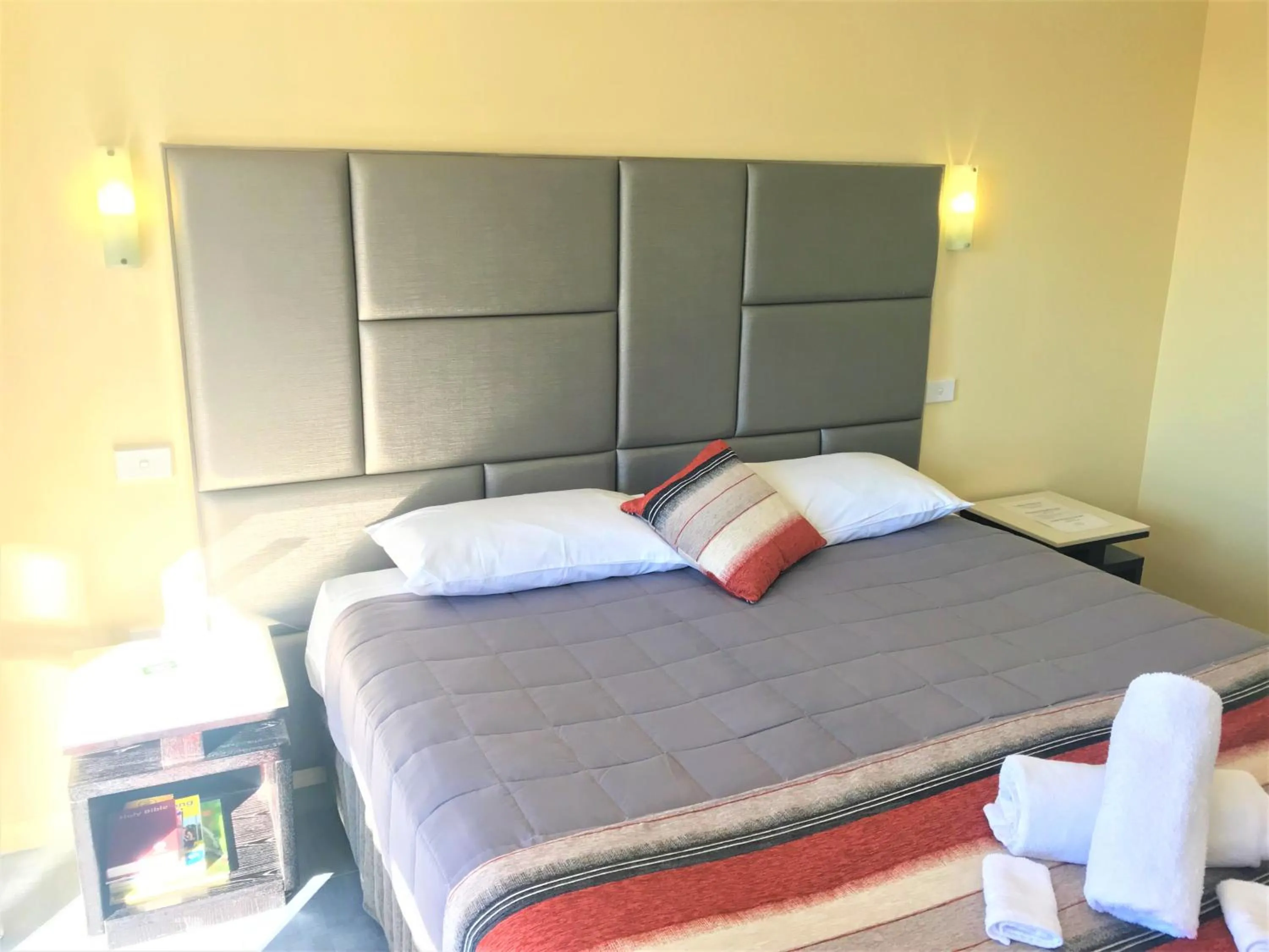 Bed in Toukley Motor Inn