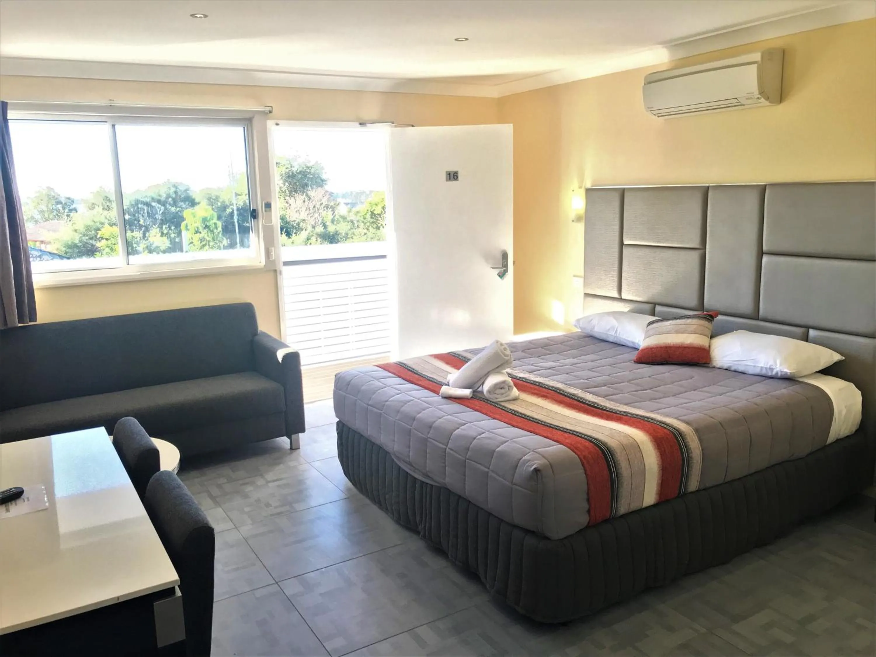 Bed in Toukley Motor Inn