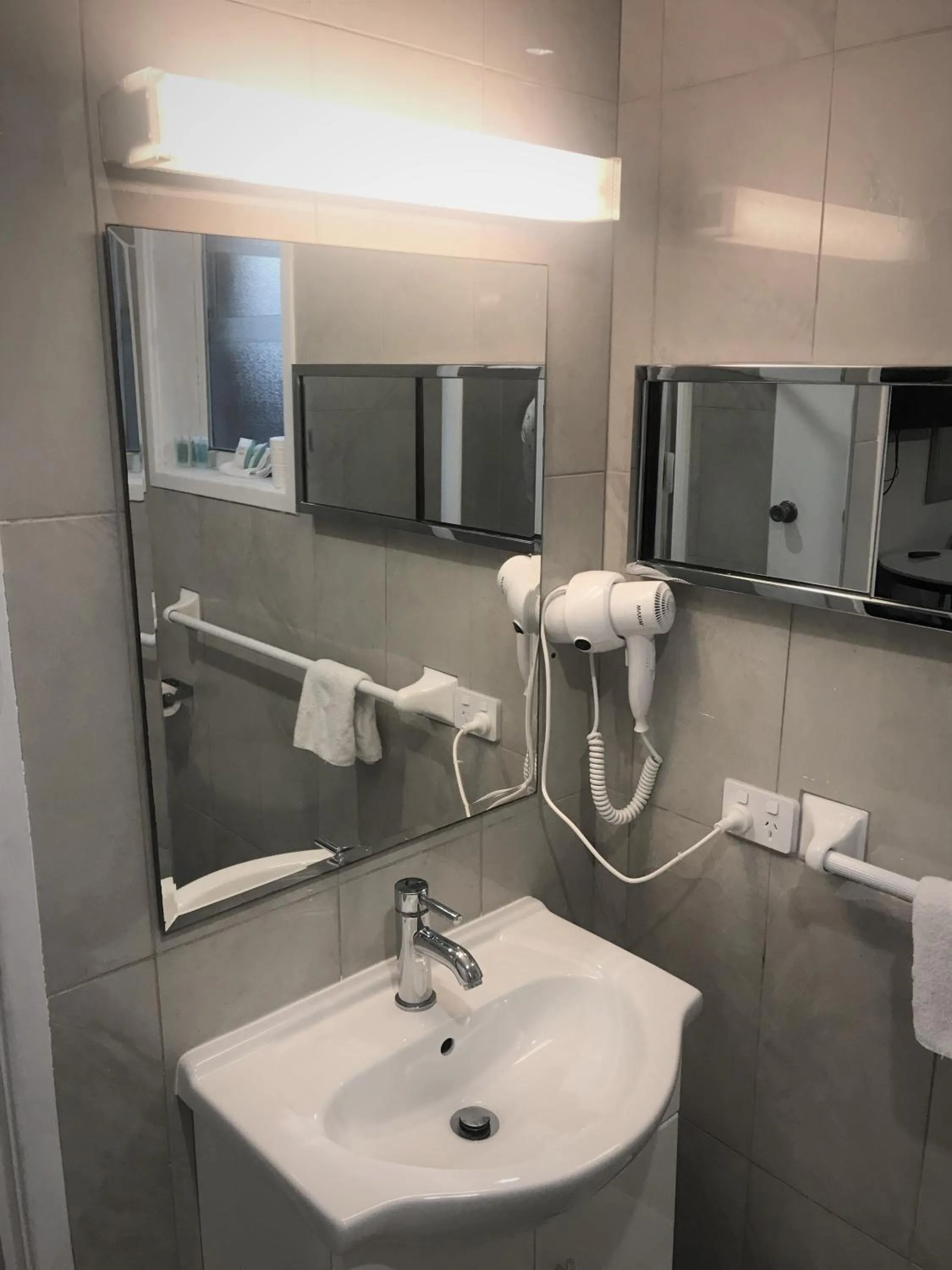 Bathroom in Toukley Motor Inn