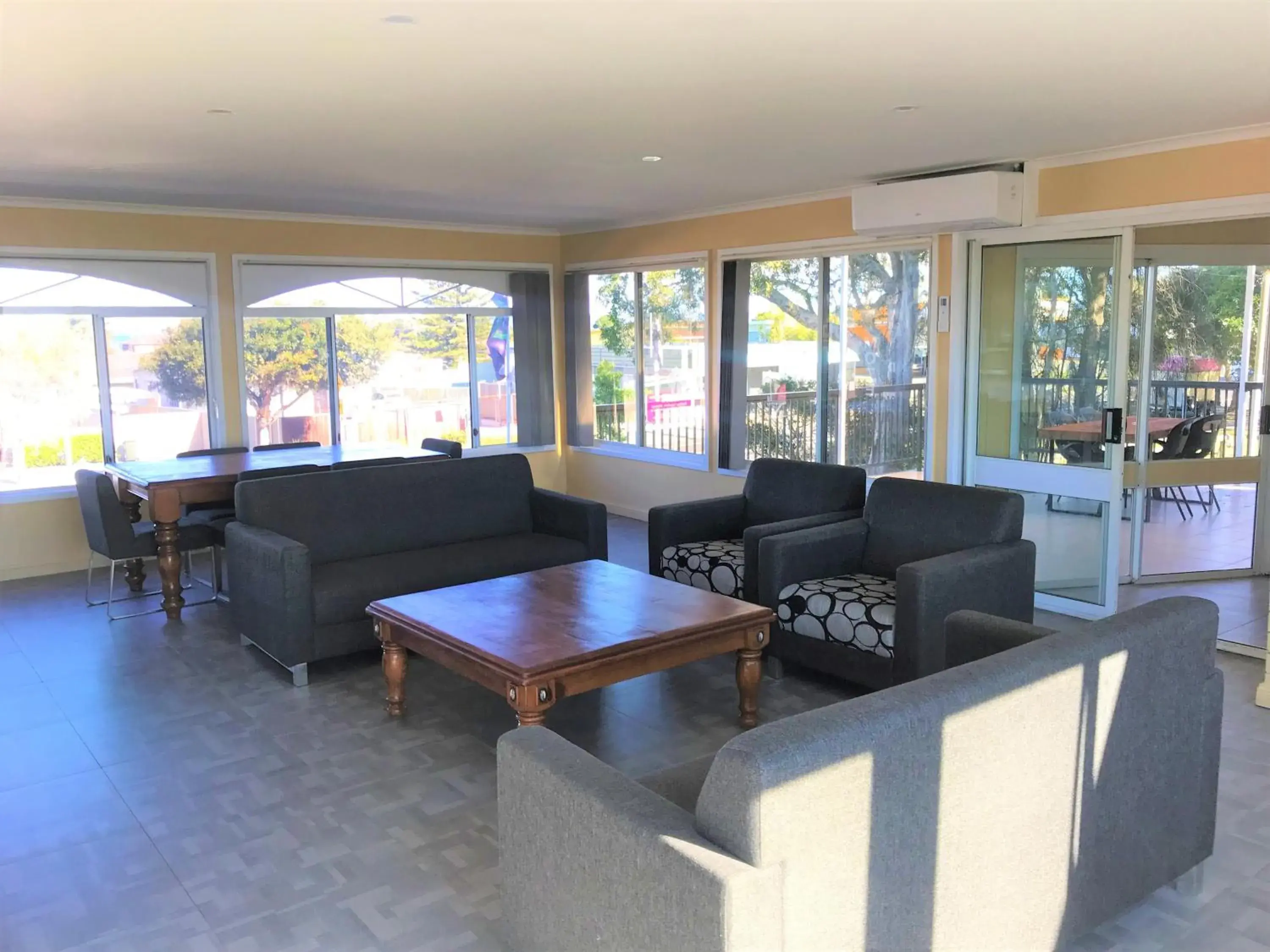 Three-Bedroom Apartment in Toukley Motor Inn Three-Bedroom Apartment in Toukley Motor Inn