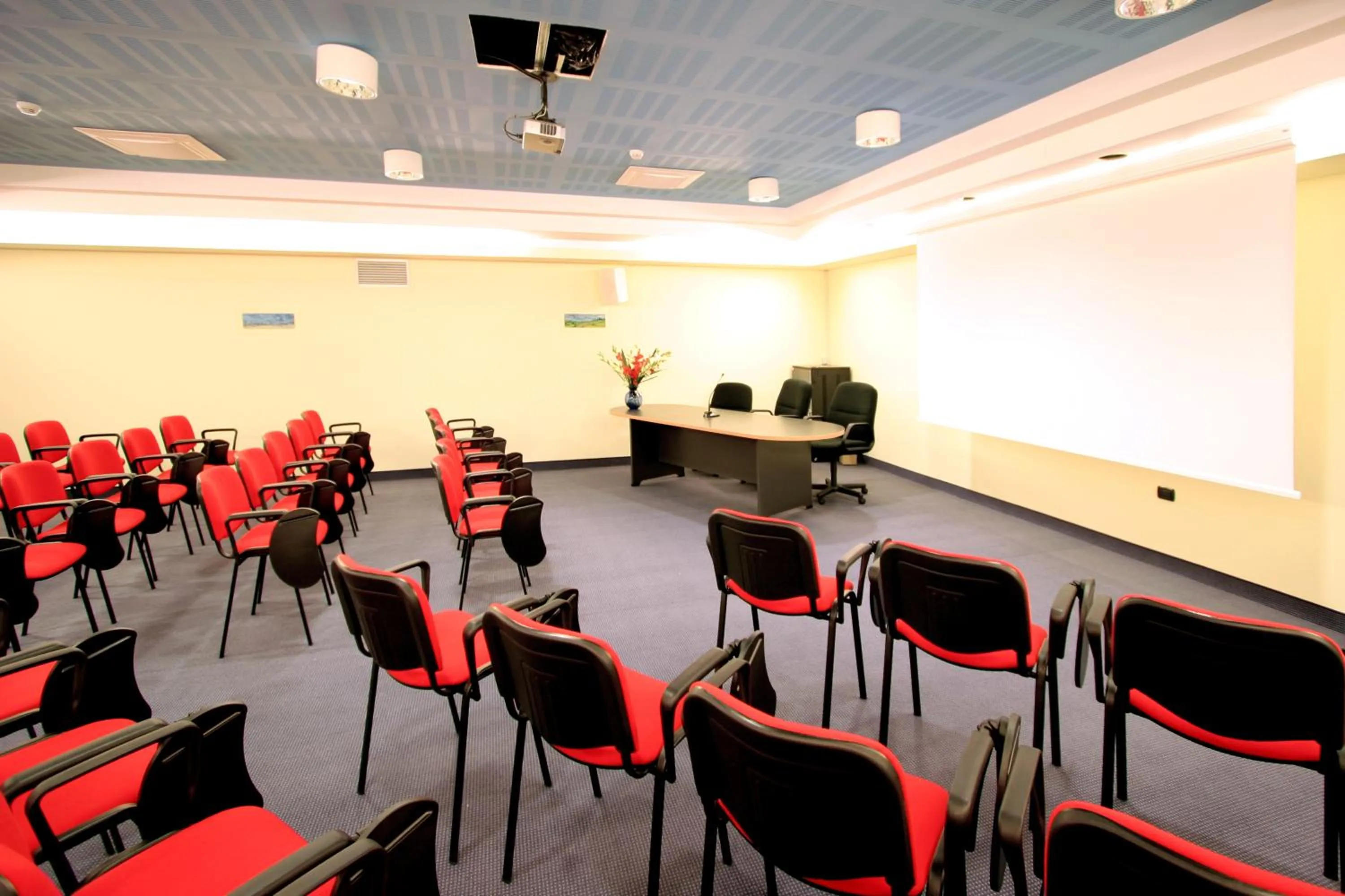 Business facilities in Dama Hotel