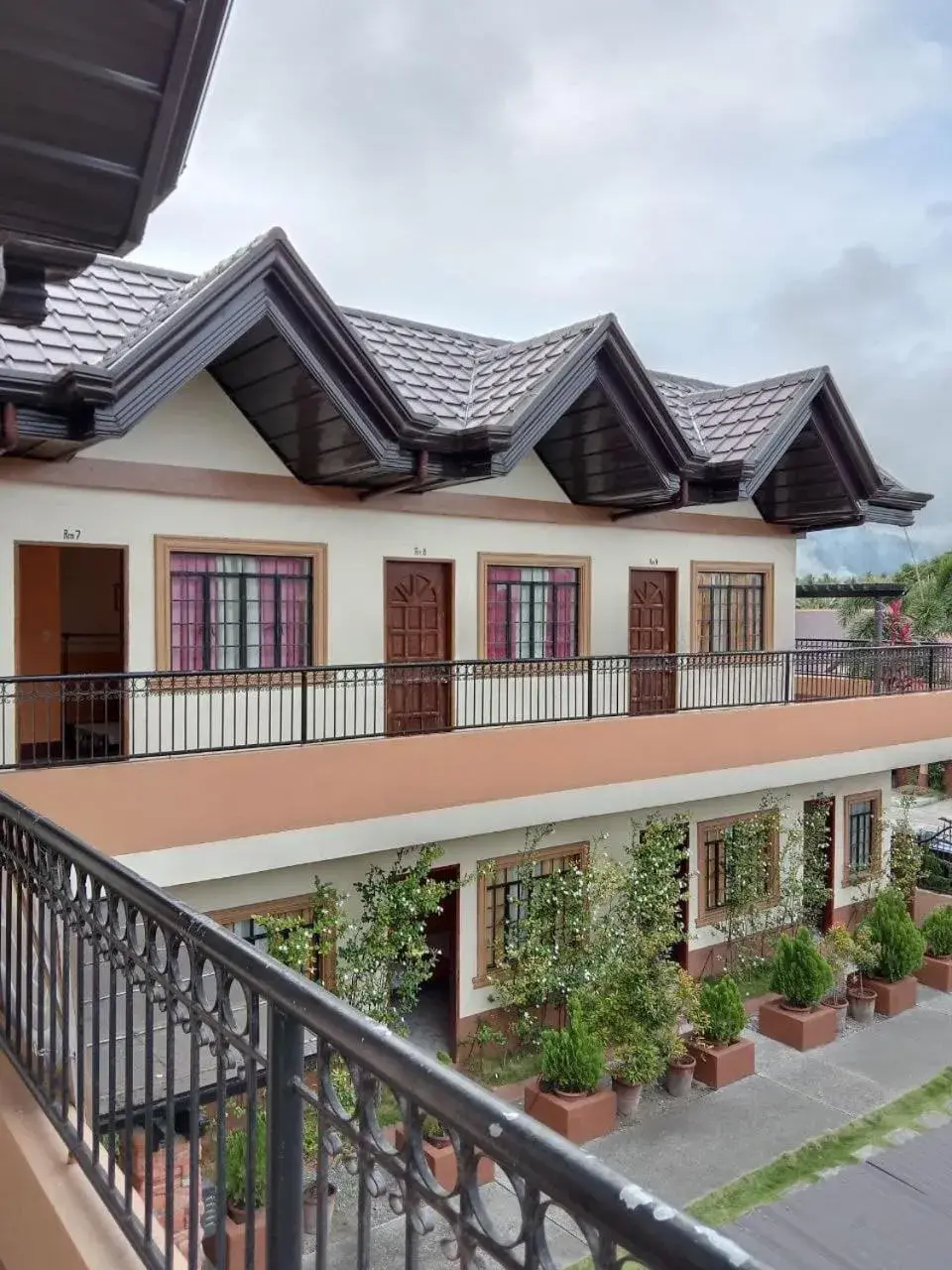 RedDoorz @ Solid Rock Guest House Baler RedDoorz @ Solid Rock Guest House Baler