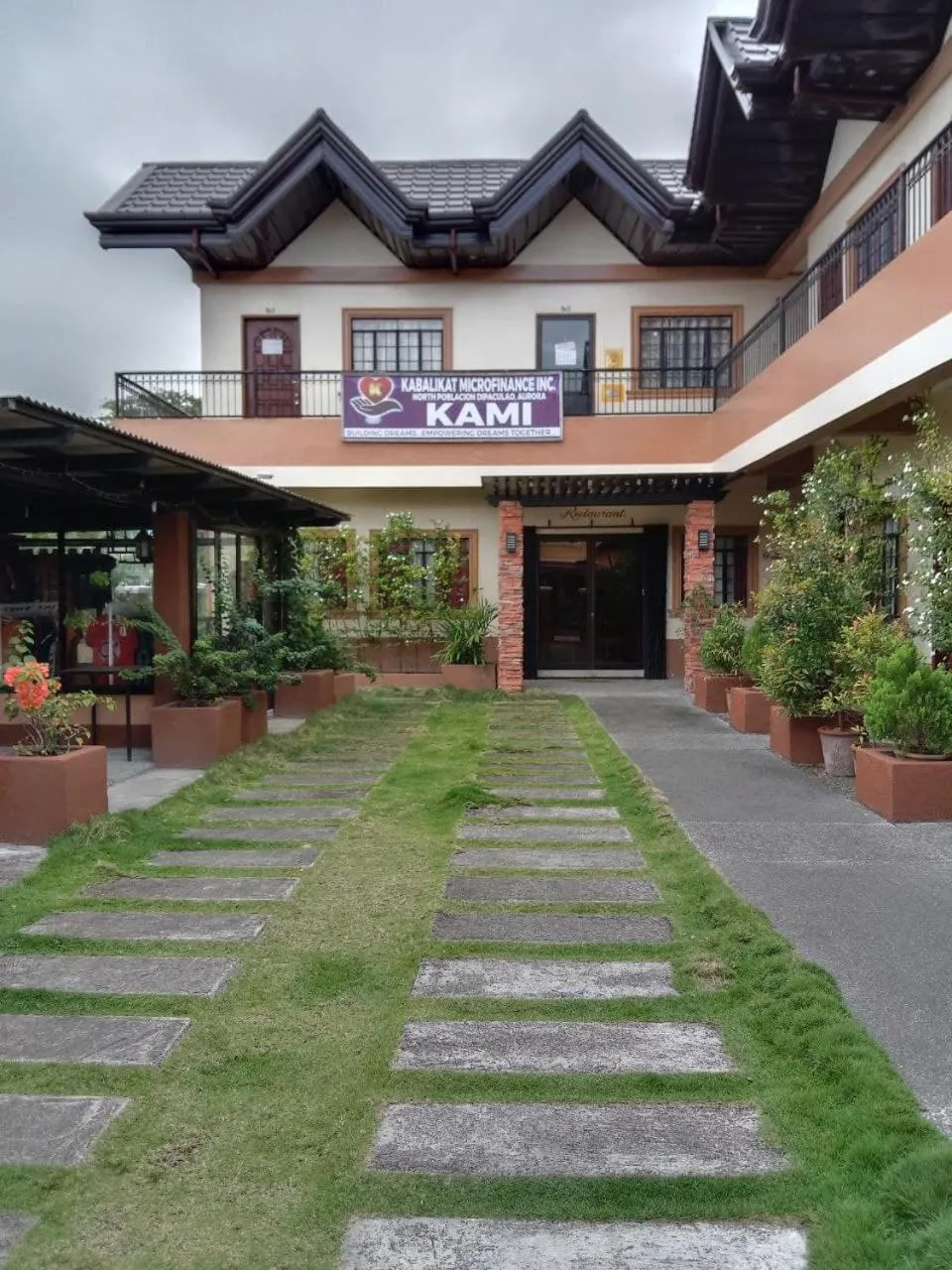 Property building in RedDoorz @ Solid Rock Guest House Baler