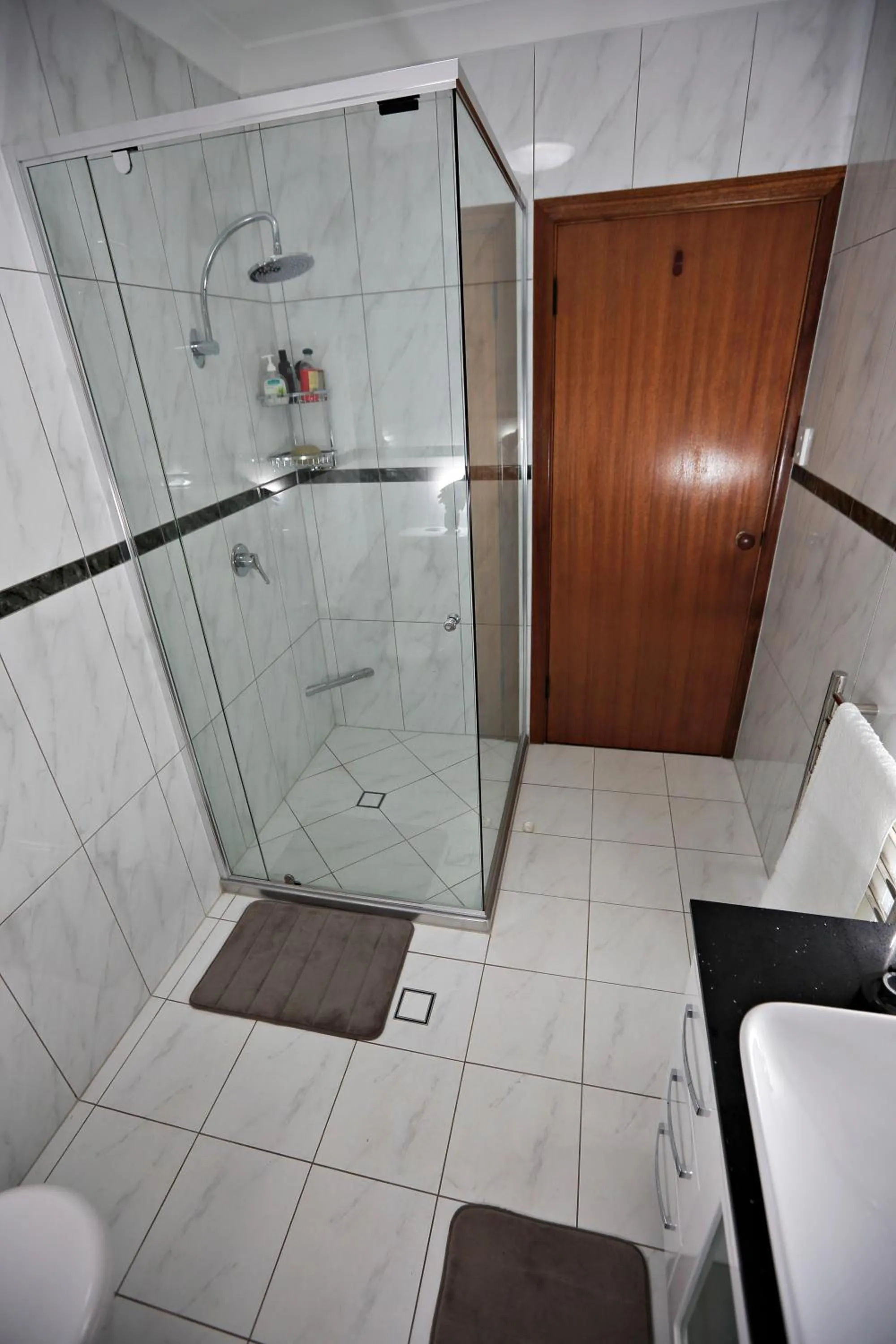 Bathroom in South Pacific Bed & Breakfast