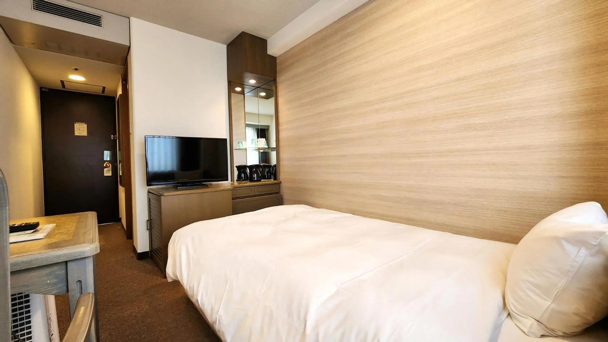 Photo of the whole room, Bed in Platon Hotel Yokkaichi
