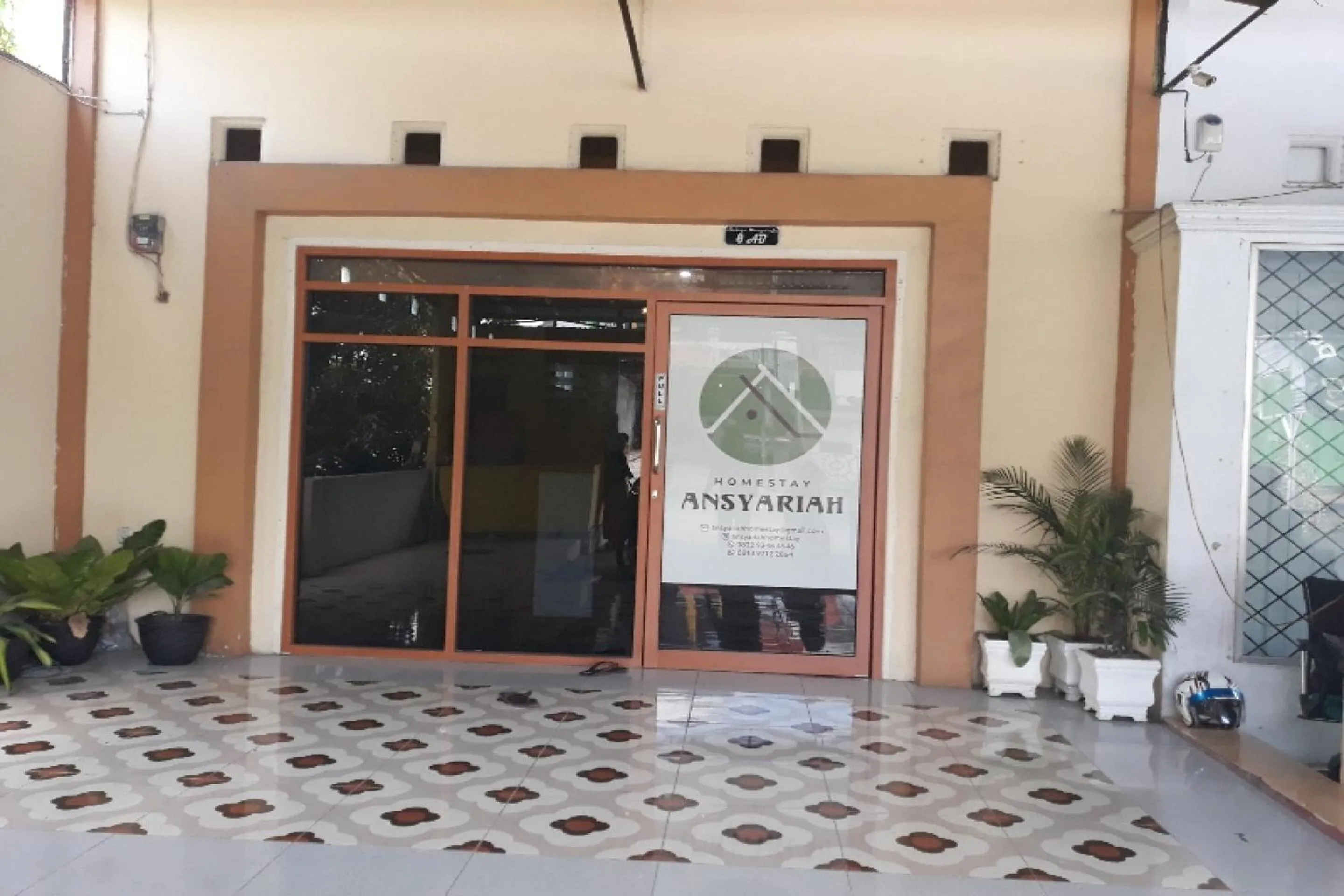 Facade/entrance in OYO 91162 Homestay Ansyariah Syariah