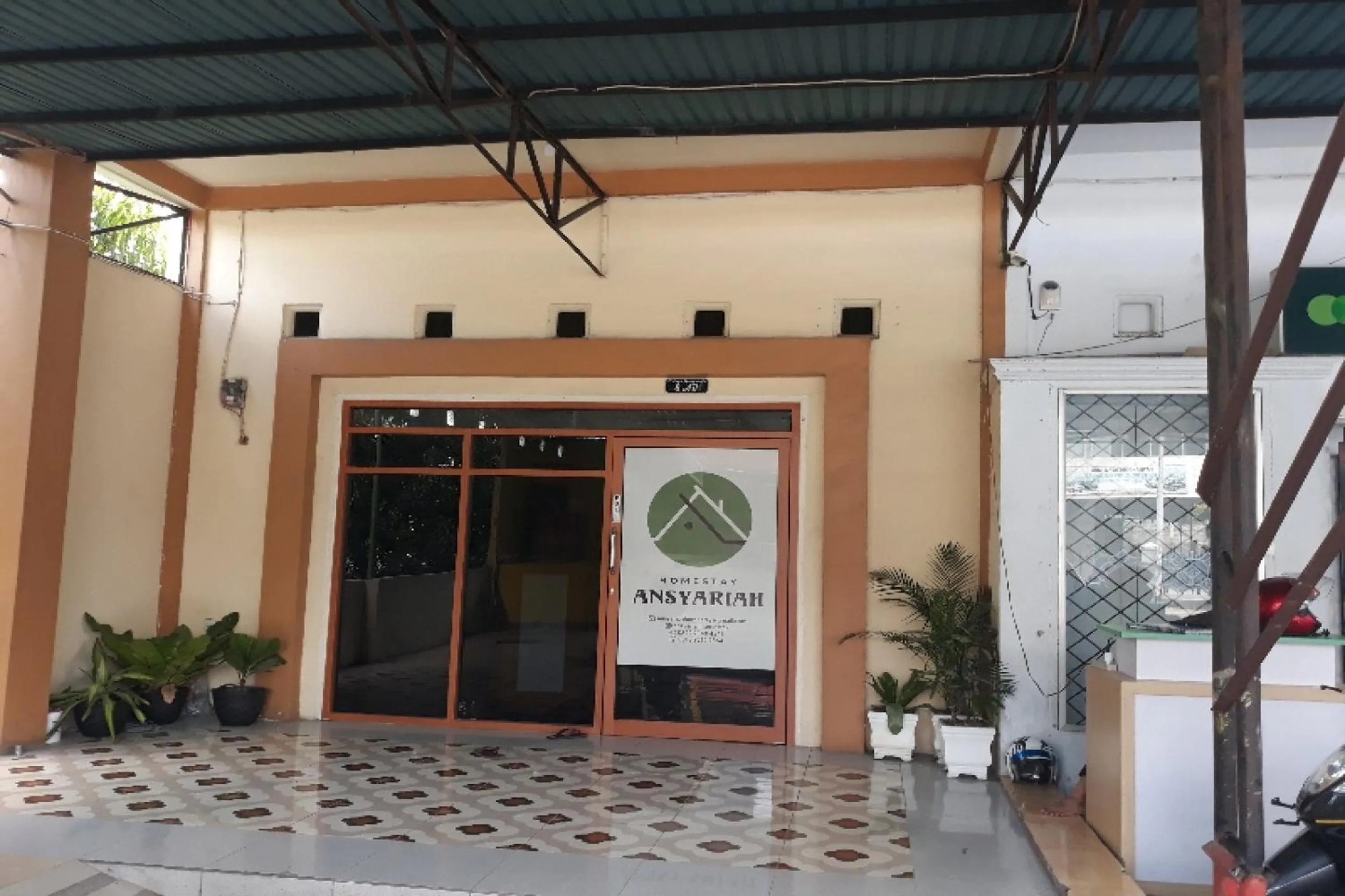 Facade/entrance in OYO 91162 Homestay Ansyariah Syariah