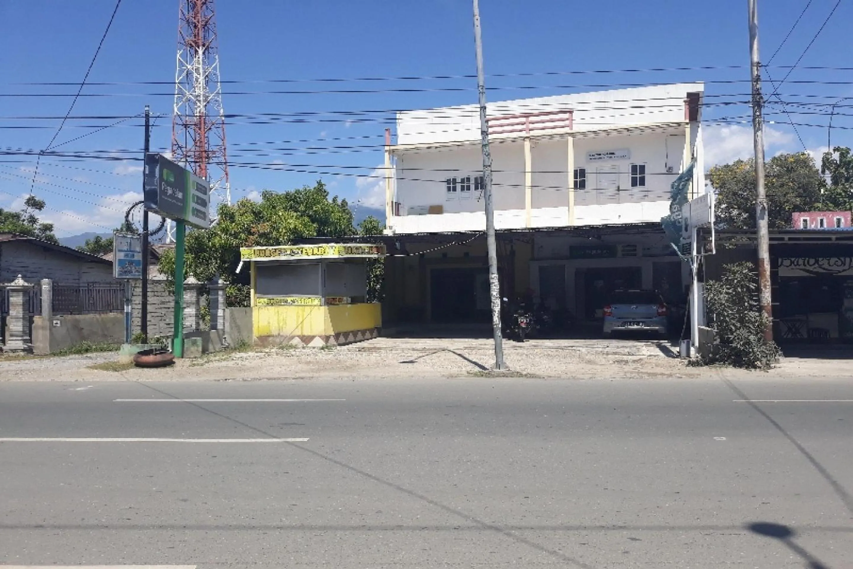 Facade/entrance in OYO 91162 Homestay Ansyariah Syariah