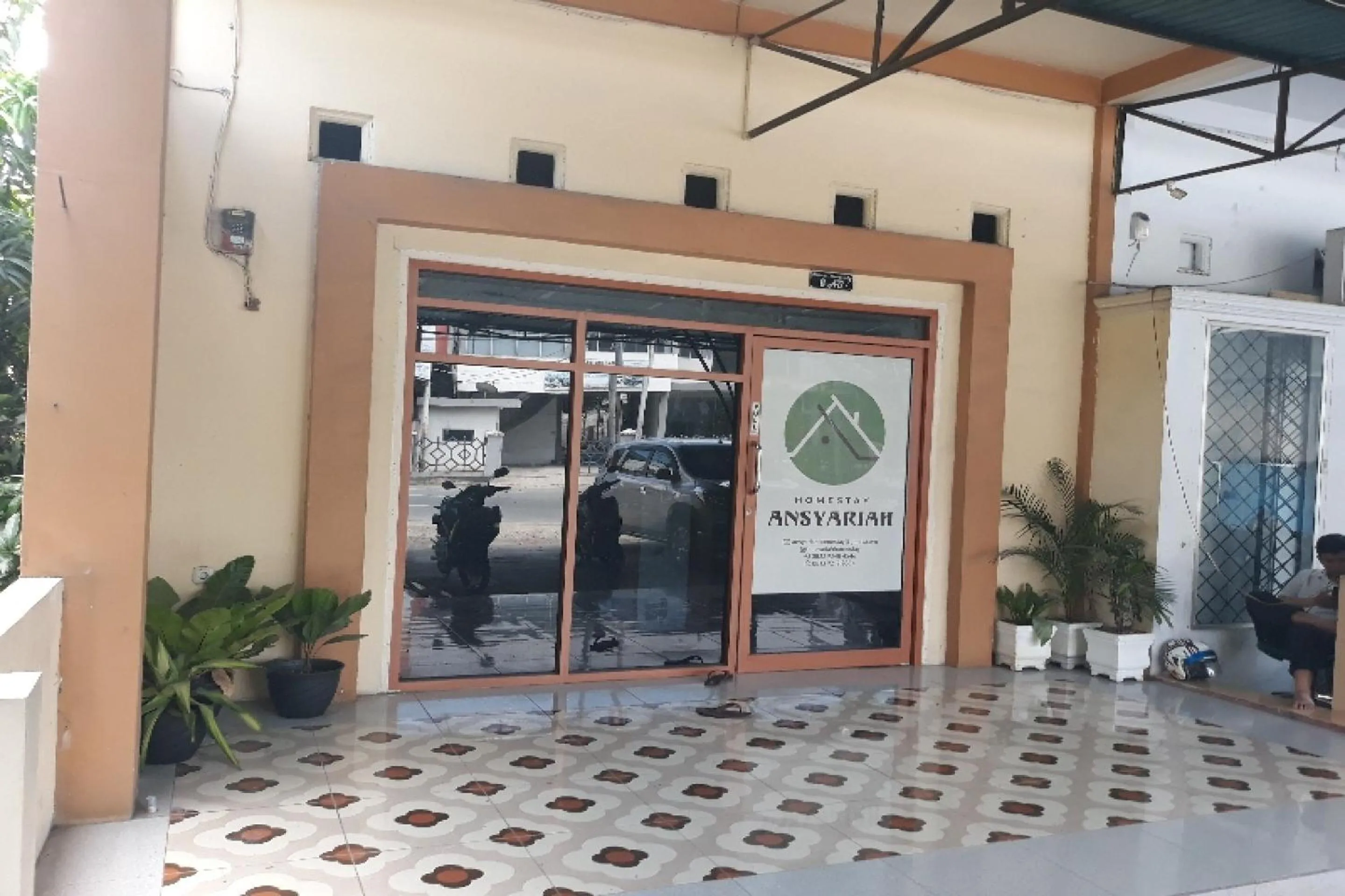 Facade/entrance in OYO 91162 Homestay Ansyariah Syariah