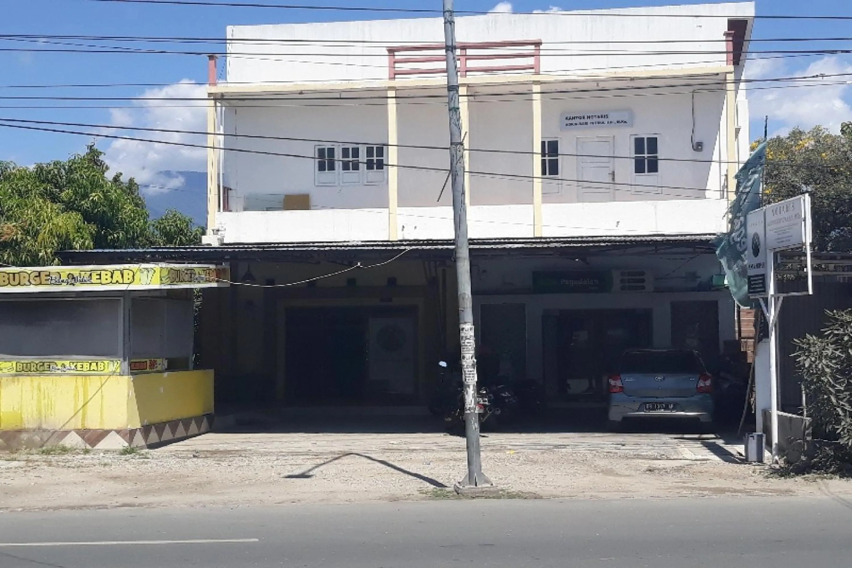 Facade/entrance in OYO 91162 Homestay Ansyariah Syariah