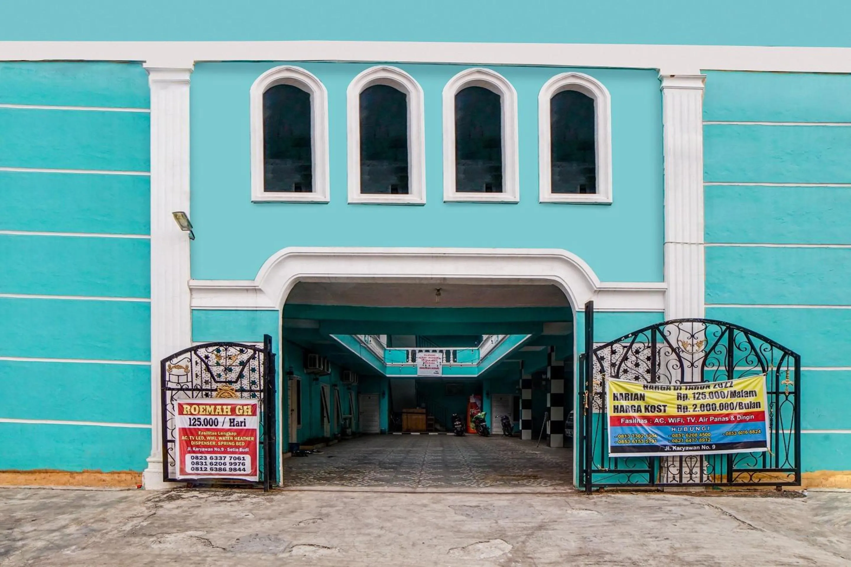 Facade/entrance in Hotel O Roemah Gh