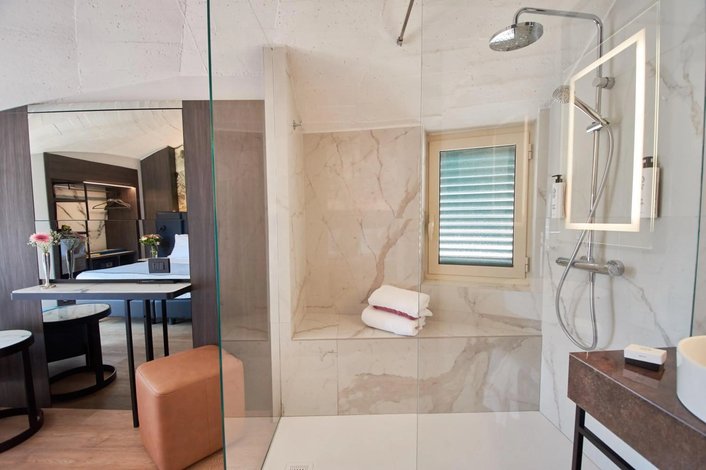 Shower in Hotel Leonessa