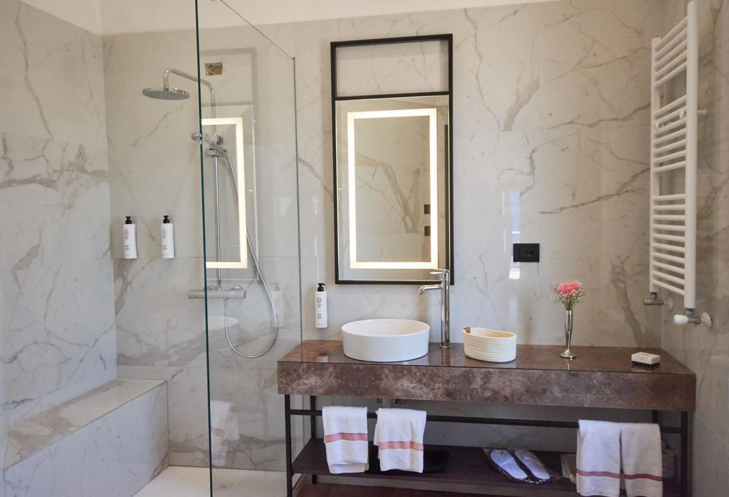 Shower in Hotel Leonessa