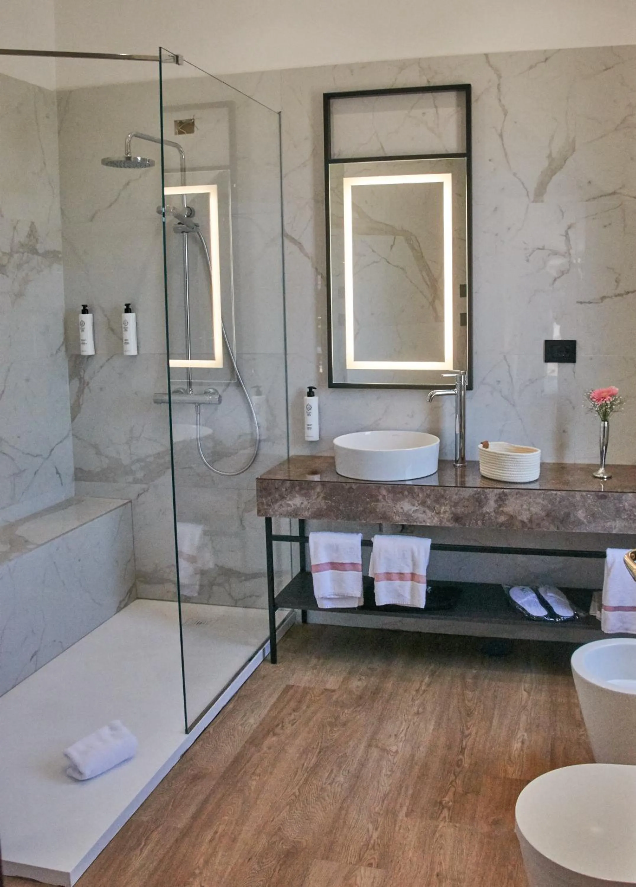 Shower in Hotel Leonessa