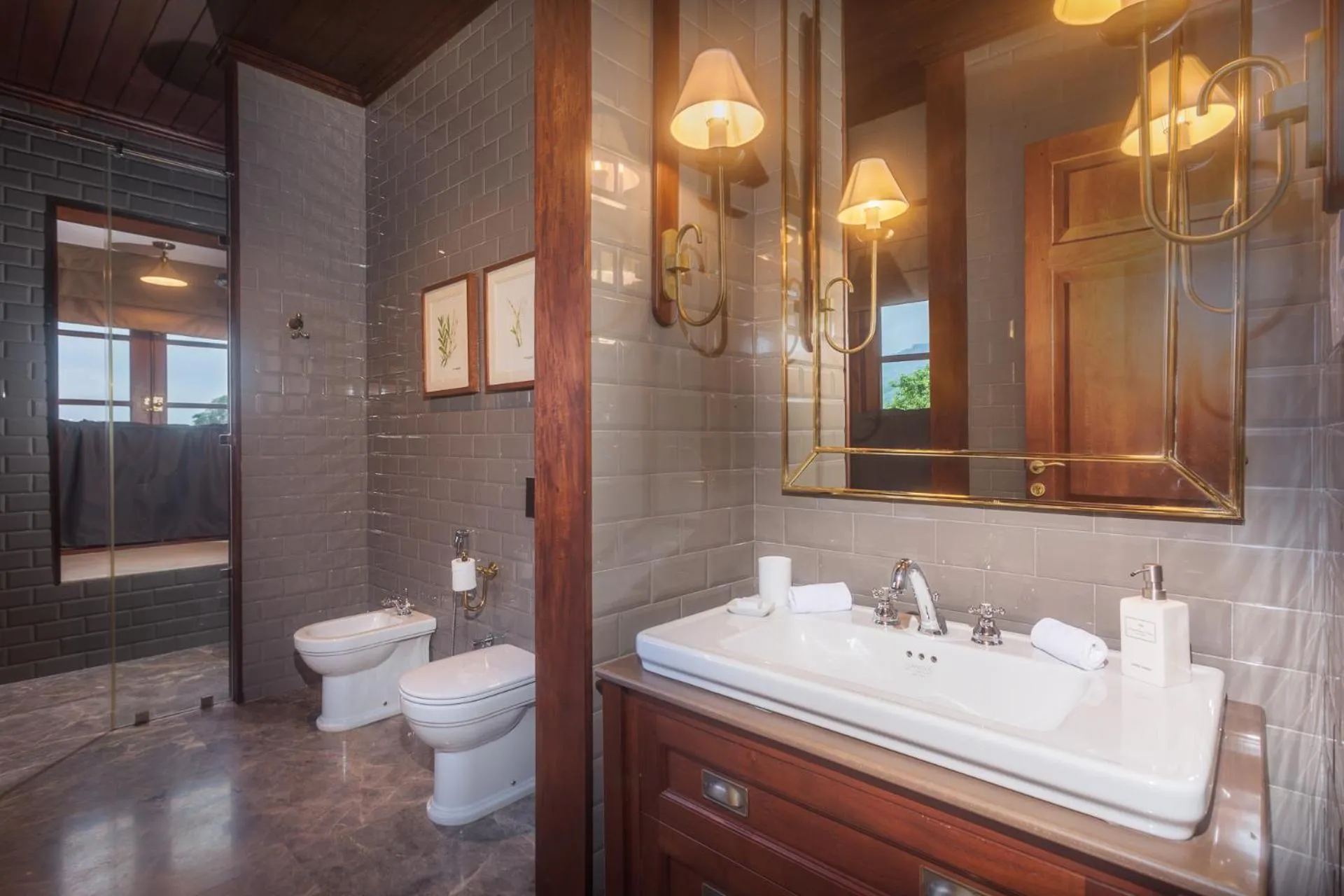 Toilet in Kandy Dendrobium House