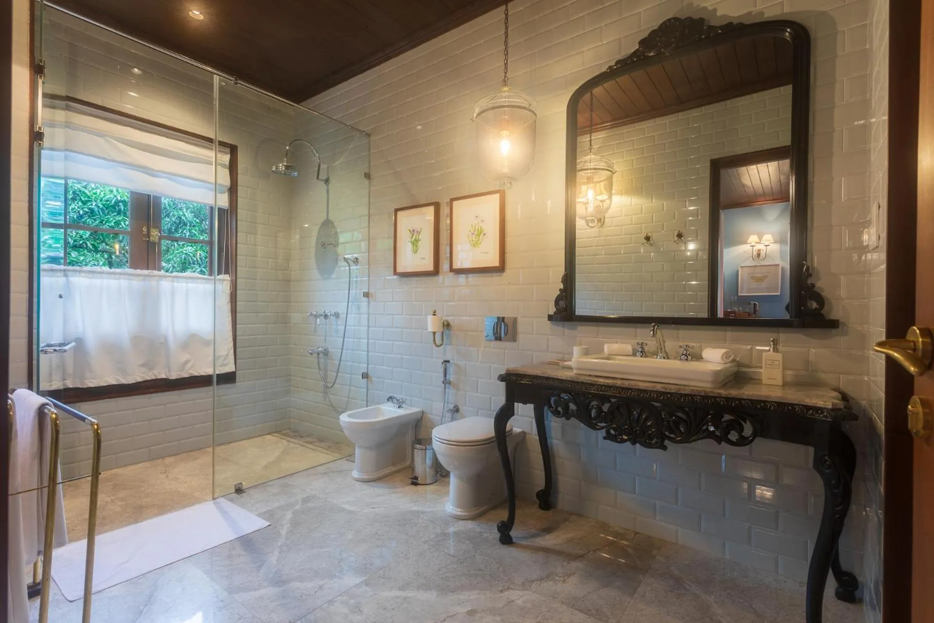 Shower in Kandy Dendrobium House