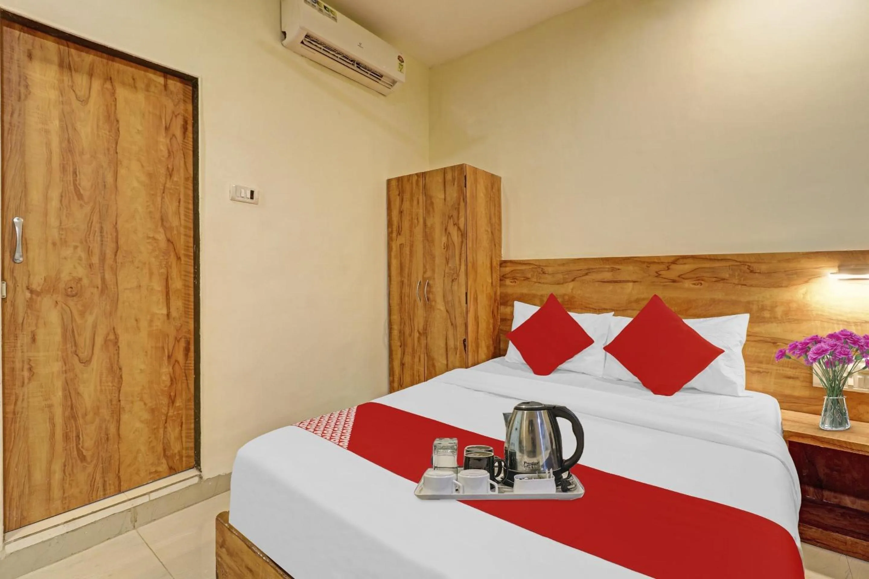 Bedroom, Bed in HOTELO THE MUMBAI INN