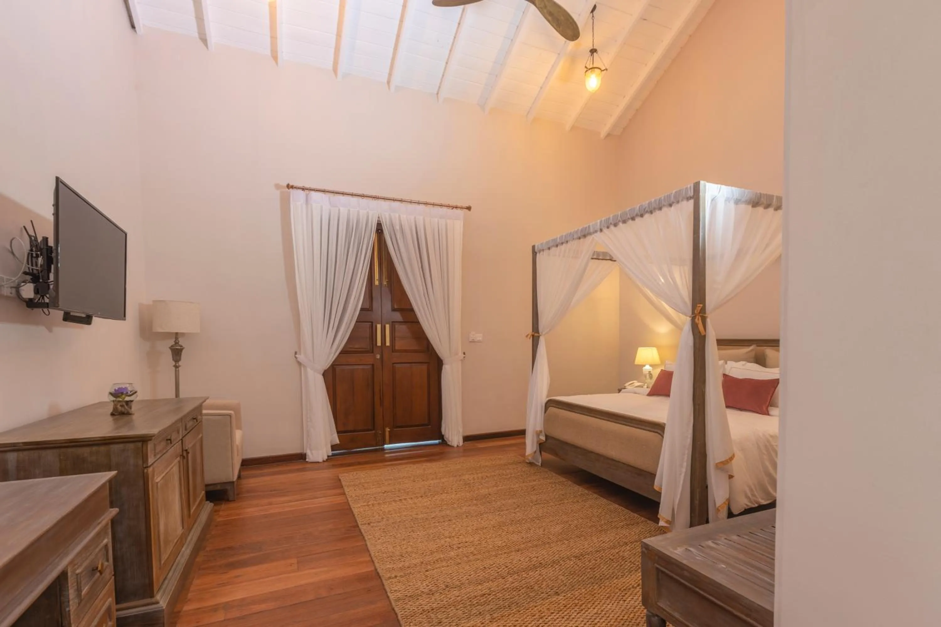 Communal lounge/ TV room, Bed in Heritage Boutique by Seven Angels