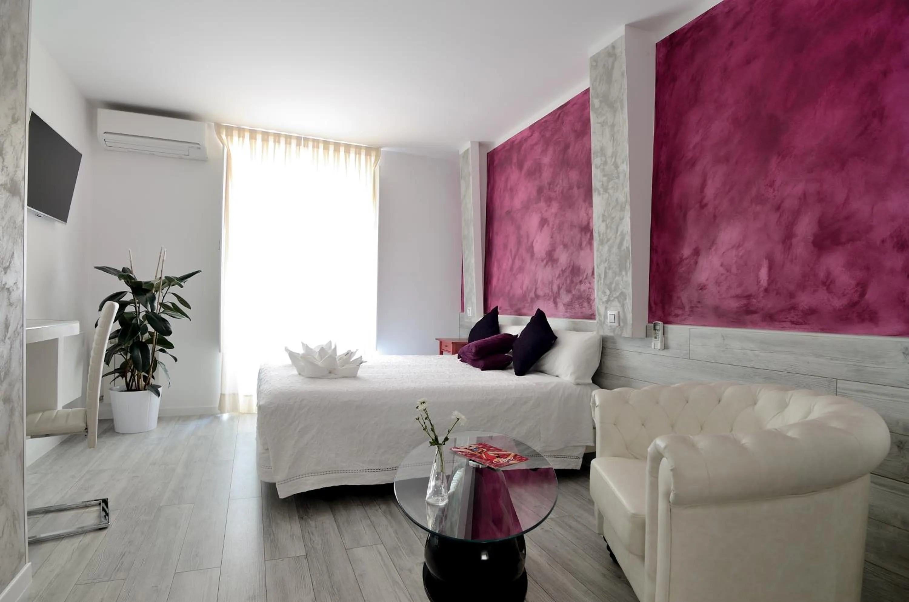 Bed in Hostal Alexis Madrid