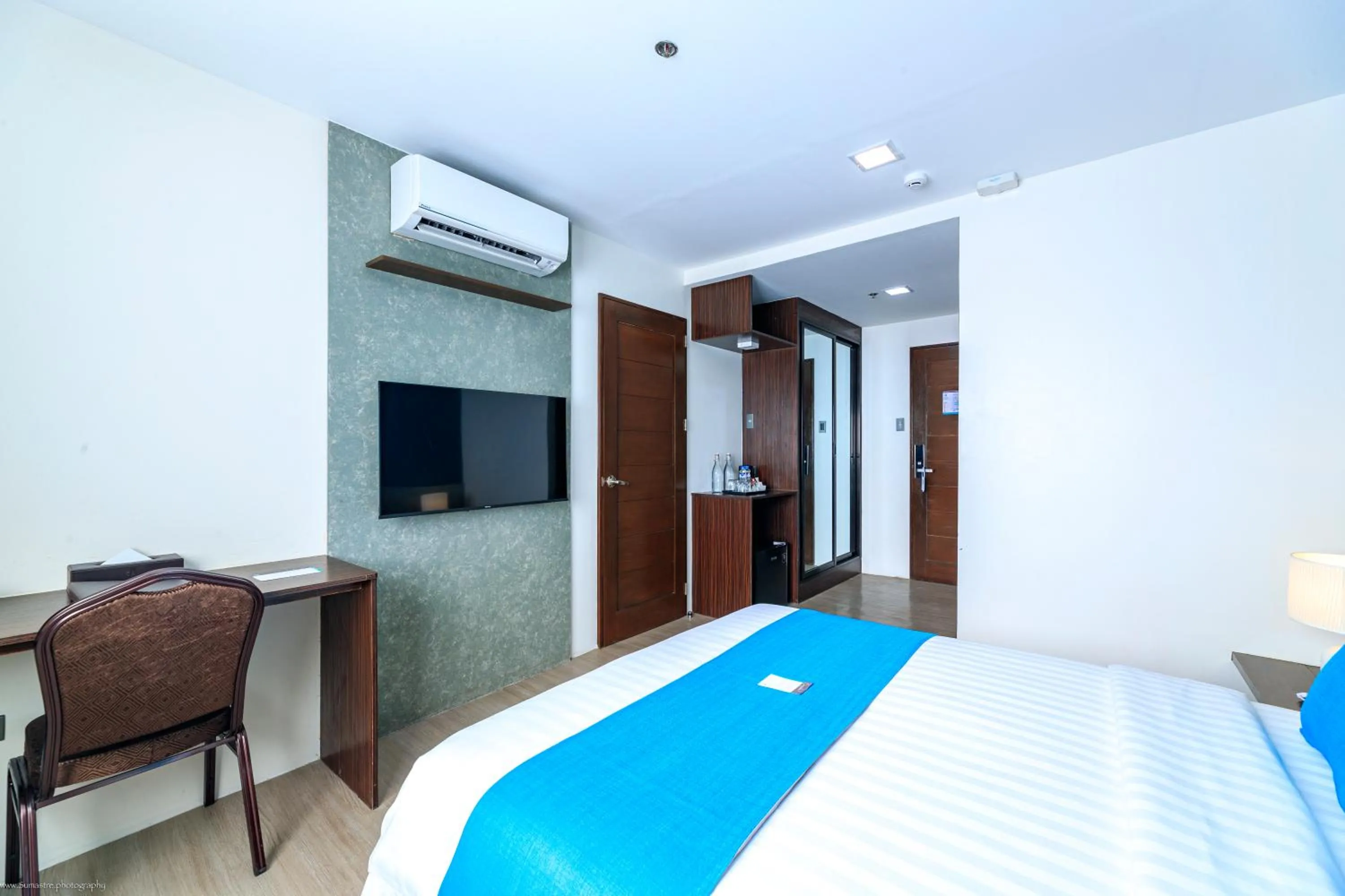 Shower, Bed in Fynn Boutique Hotel