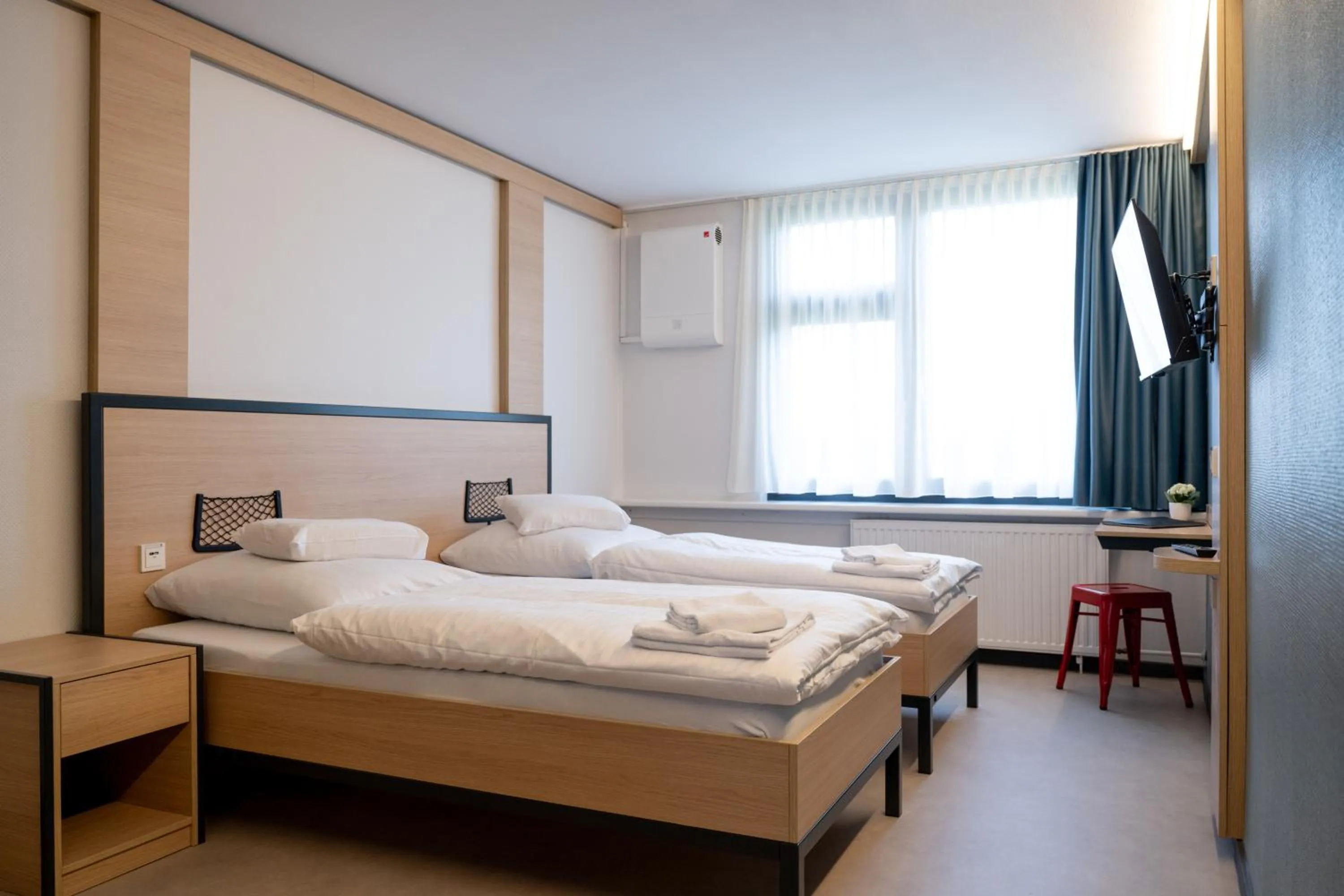 TV and multimedia, Bed in Hermann Neuberger Sportschule