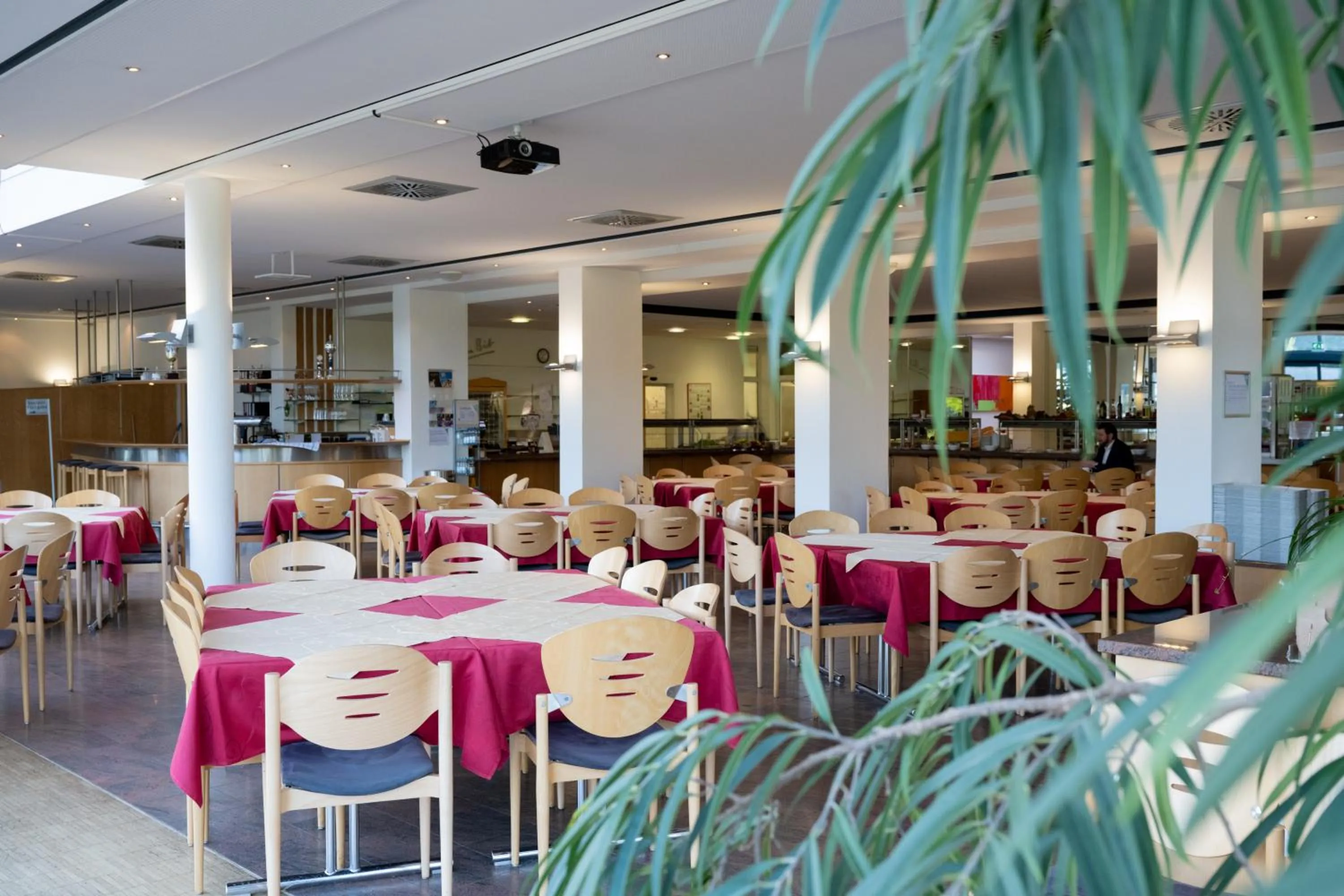 Restaurant/places to eat in Hermann Neuberger Sportschule