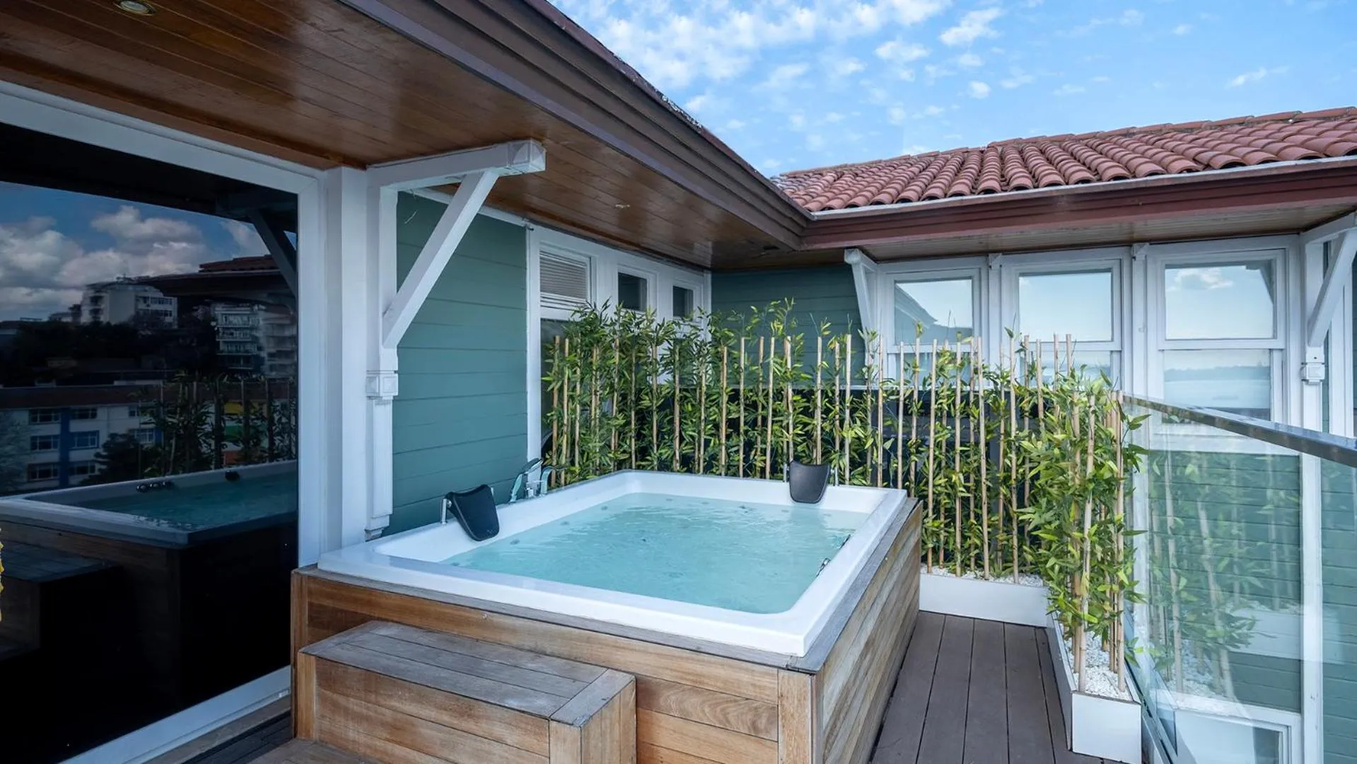 Hot Tub in Loop Hotel Bosphorus İstanbul