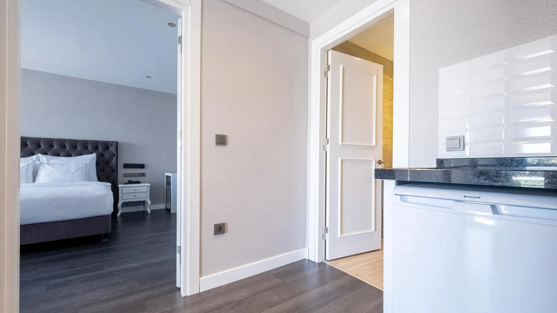 Kitchen or kitchenette, Bed in Loop Hotel Bosphorus İstanbul