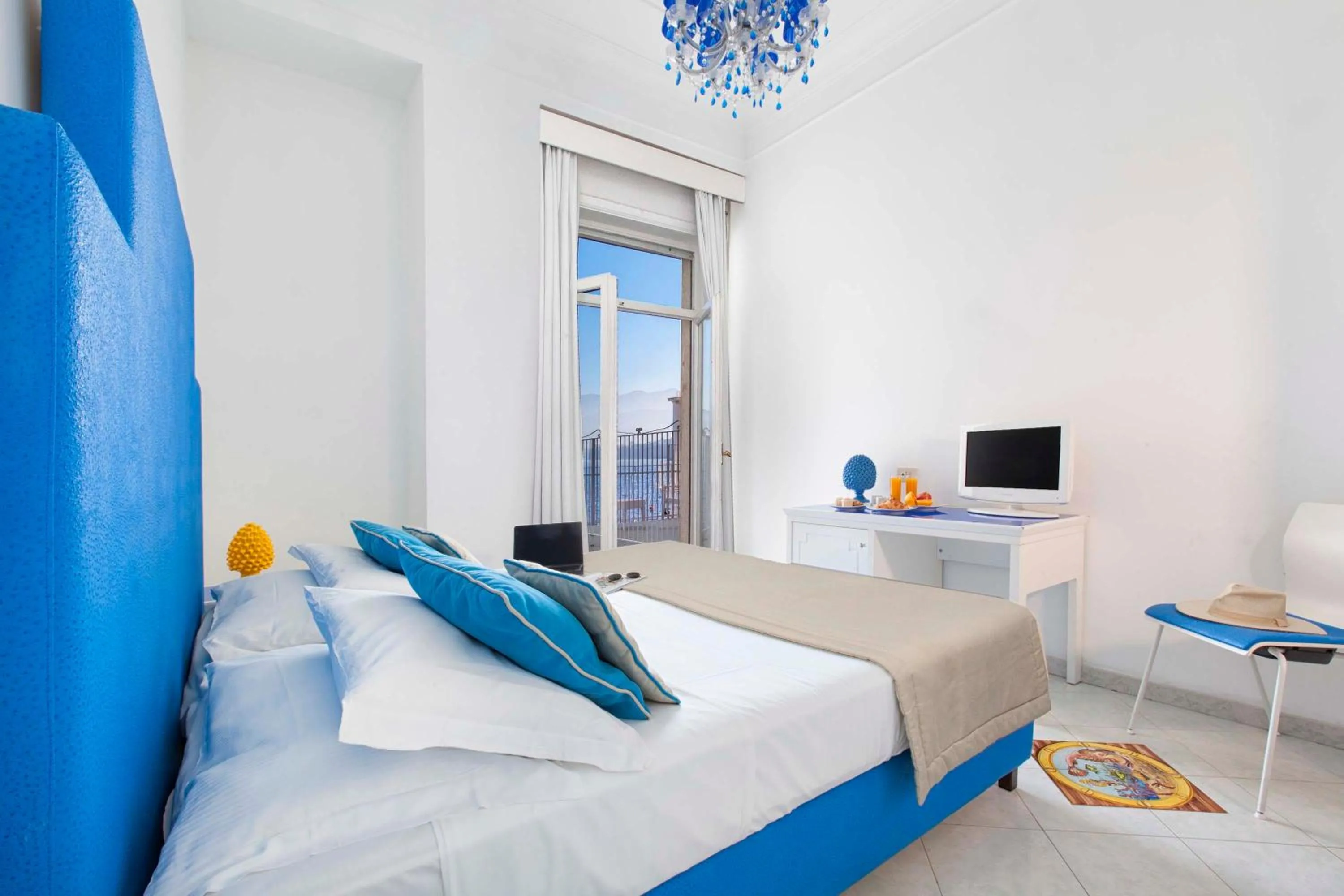 Bedroom, Bed in Hotel Admiral