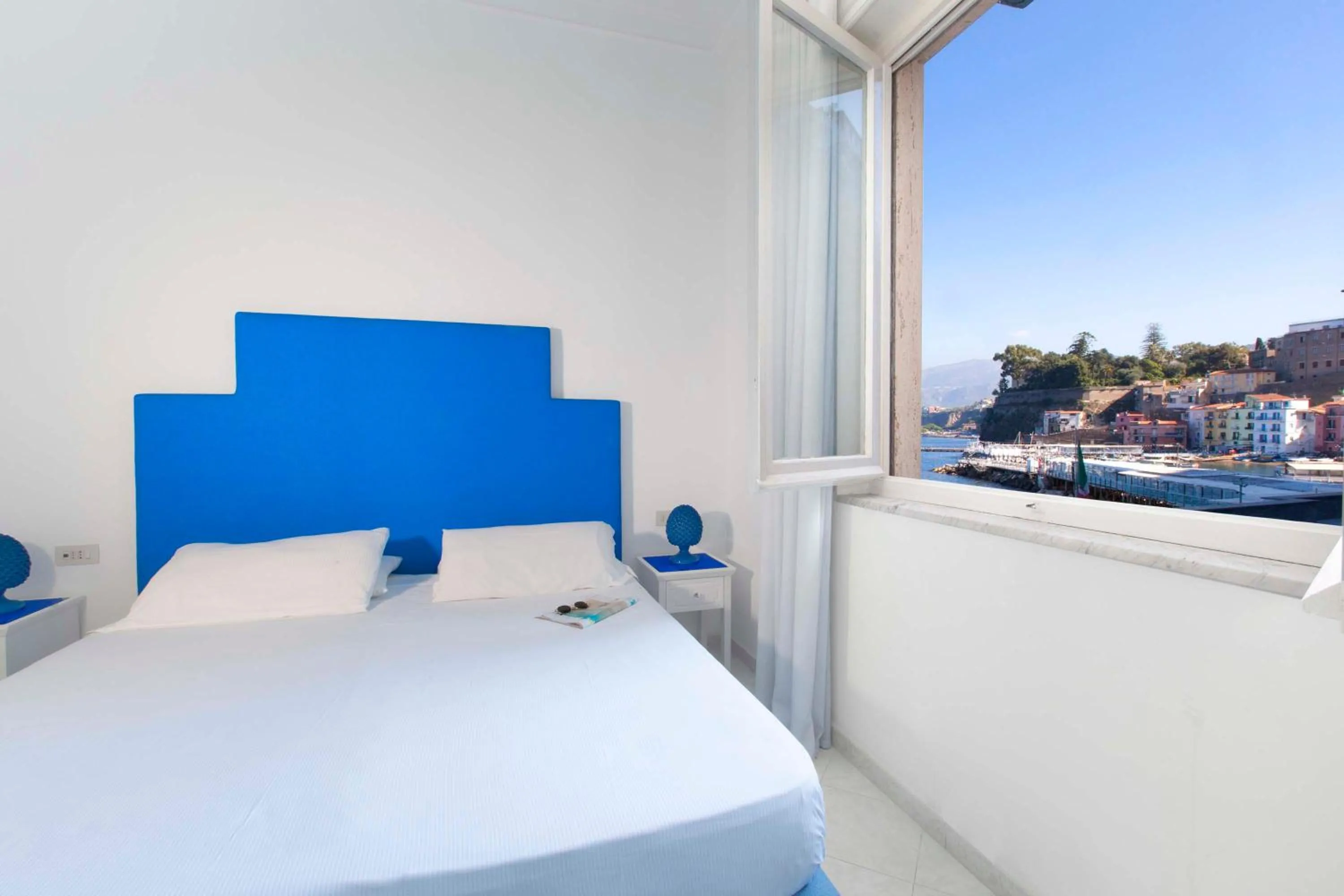 Bedroom, Bed in Hotel Admiral