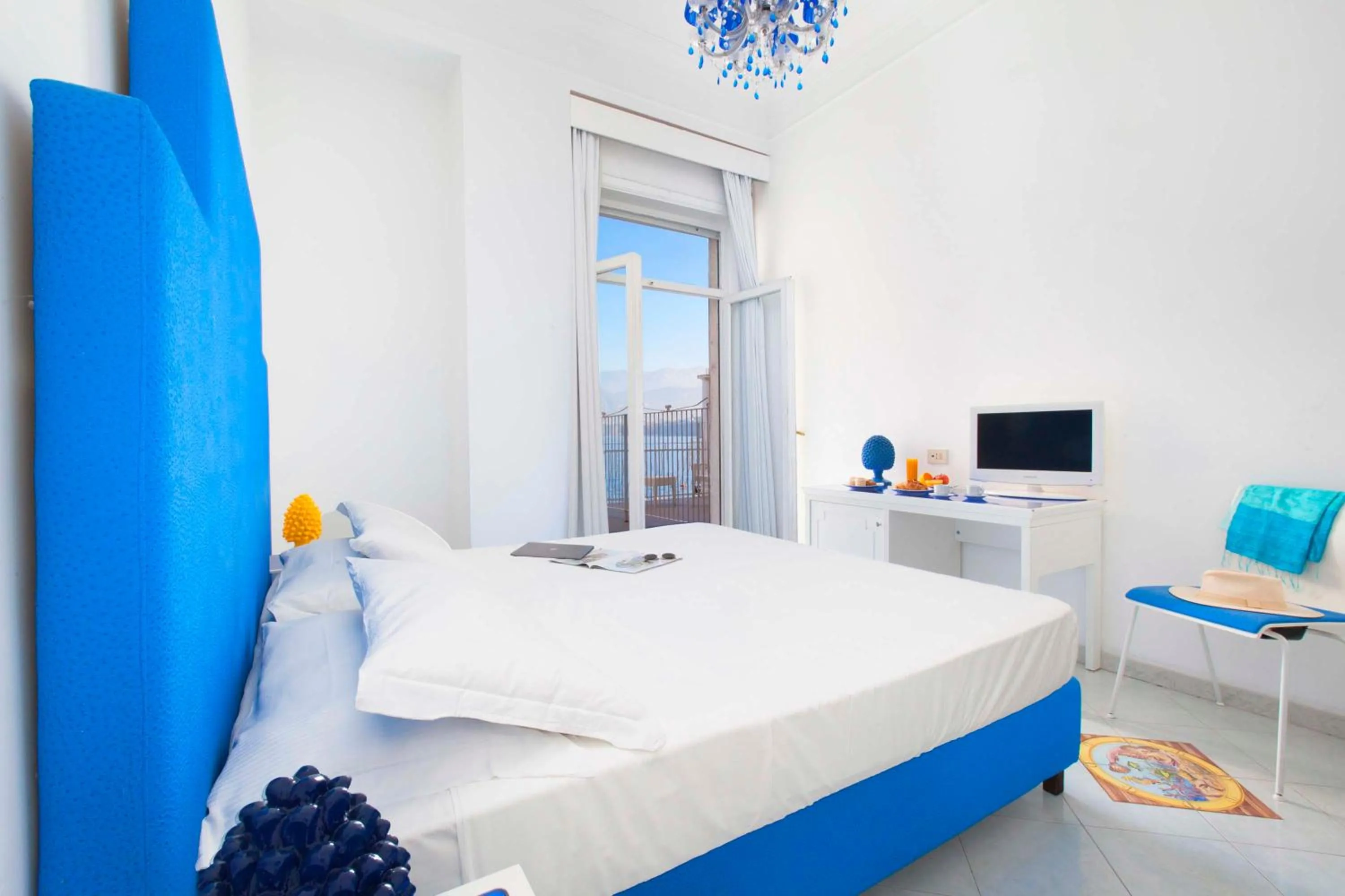 Bedroom, Bed in Hotel Admiral