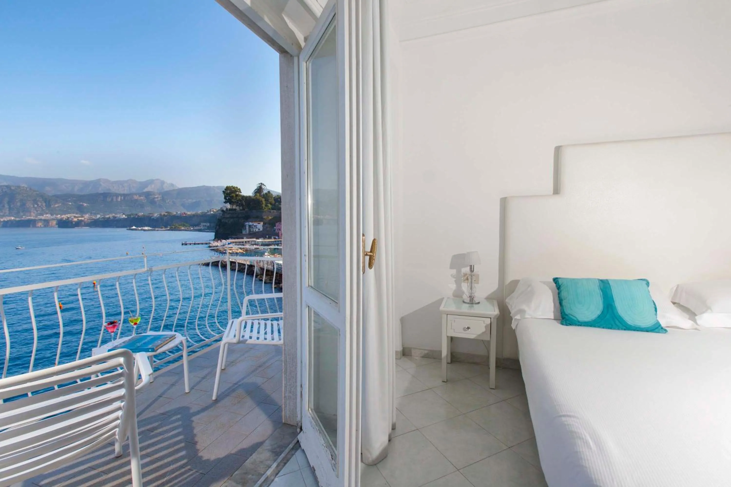 Bedroom, Bed in Hotel Admiral