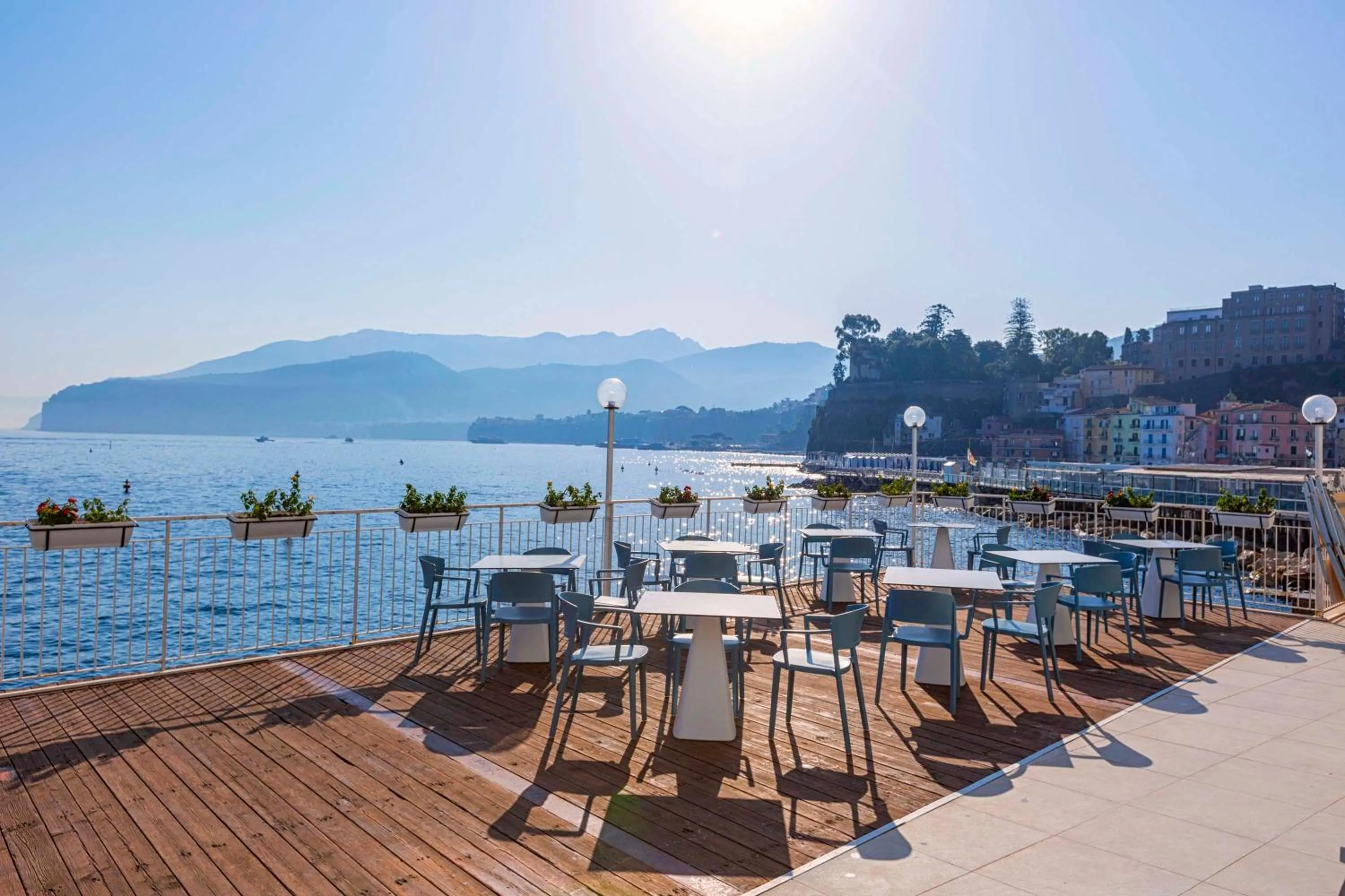 Restaurant/places to eat in Hotel Admiral