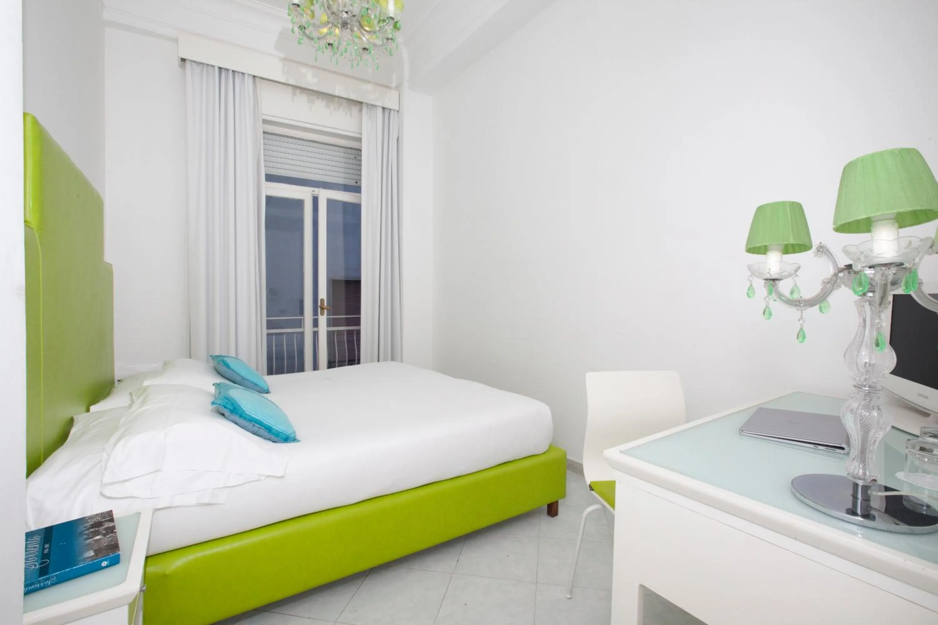 Bedroom, Bed in Hotel Admiral