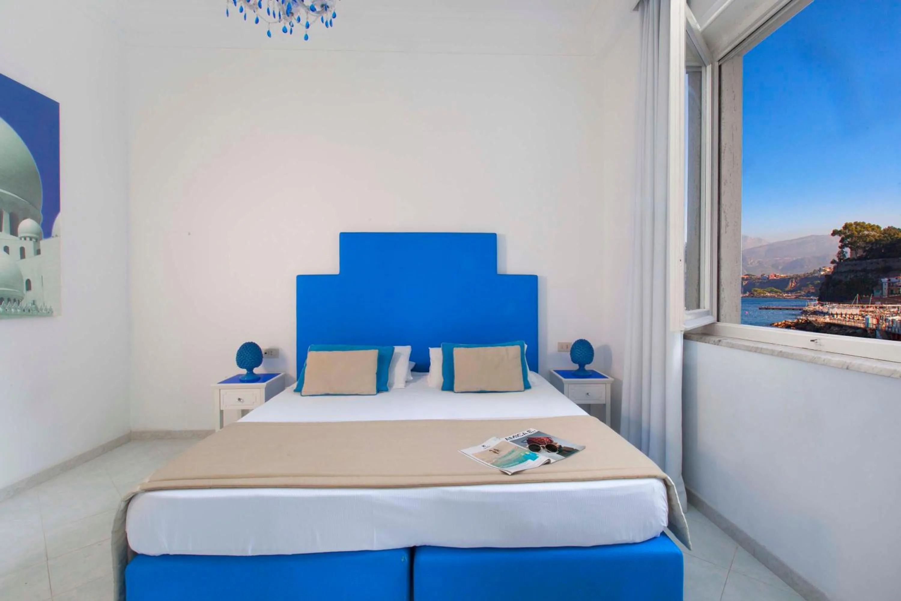 Bedroom, Bed in Hotel Admiral