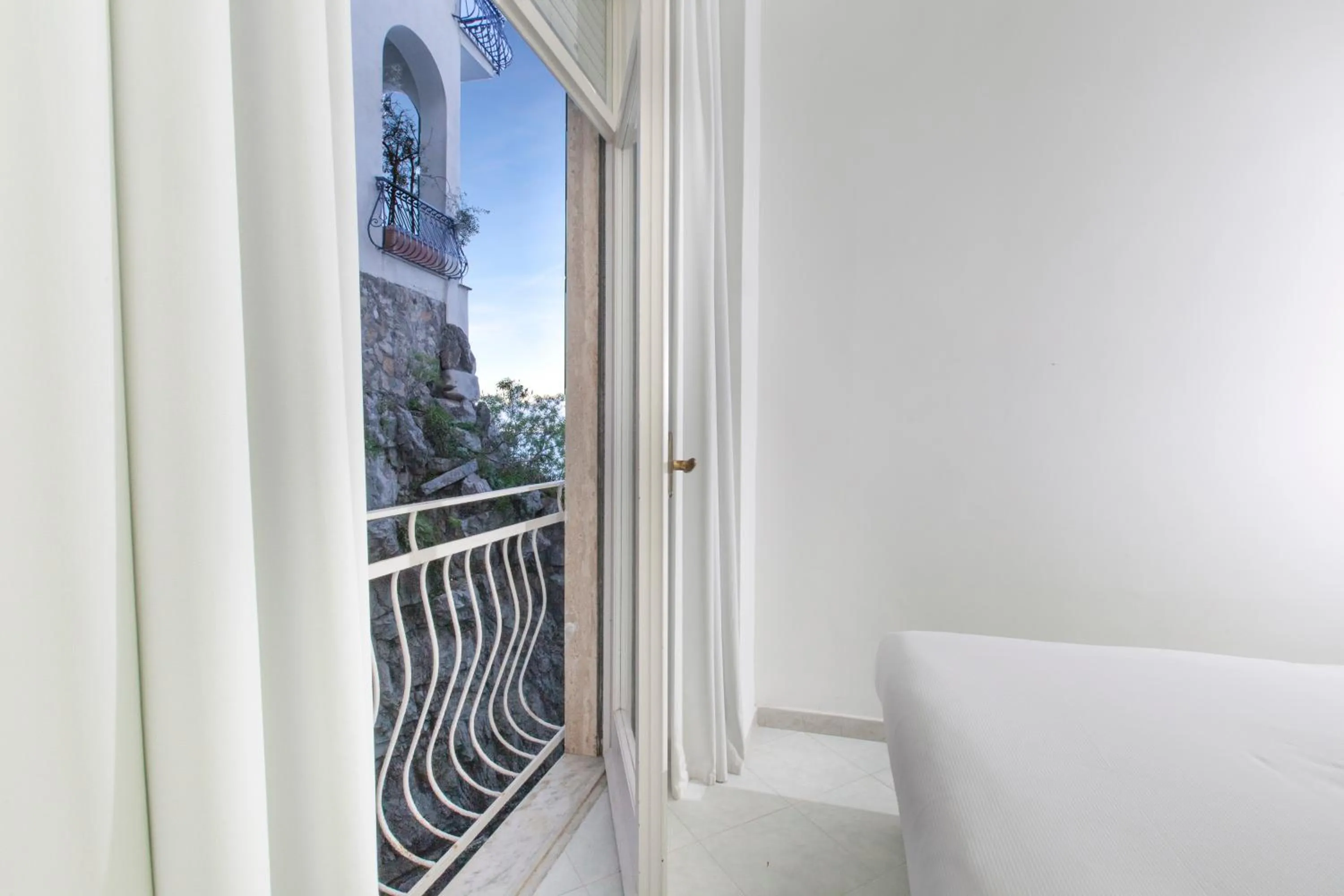 View (from property/room), Bed in Hotel Admiral